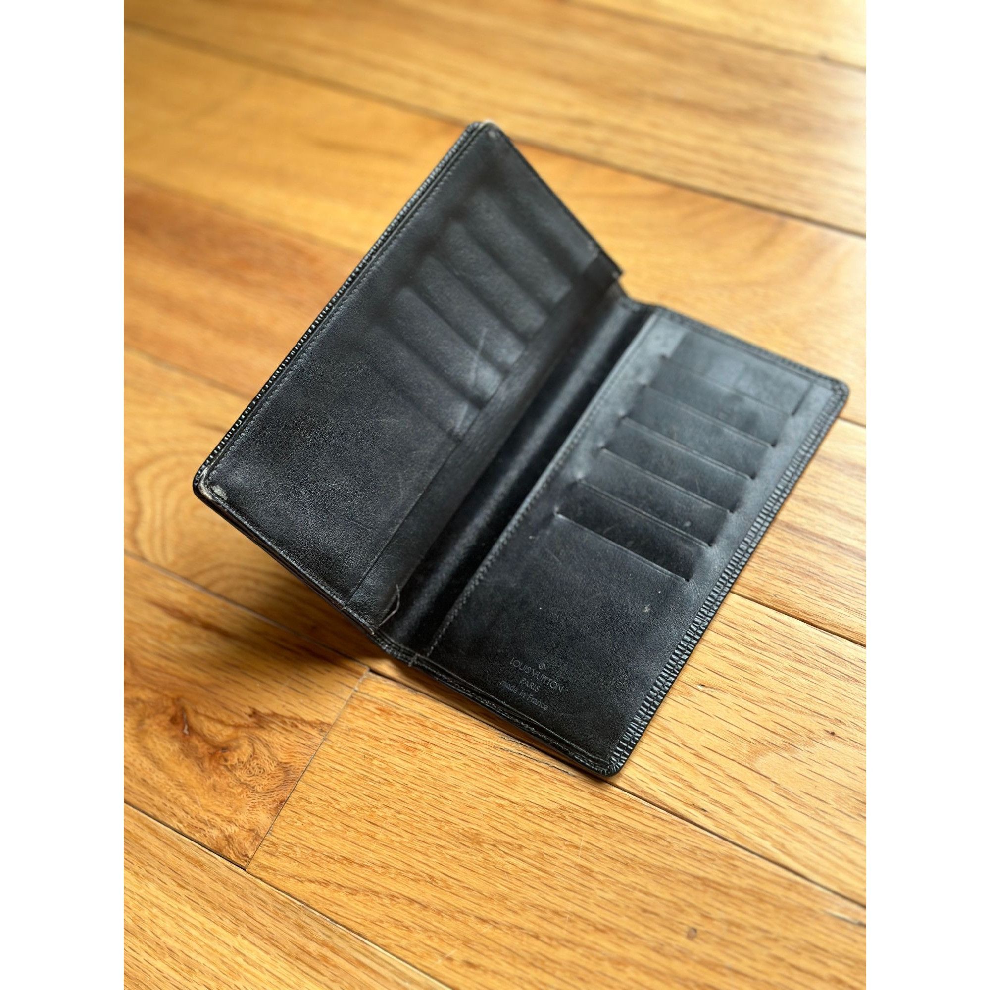 Louis Vuitton AUTHENTIC LOUIS VUITTON PORTE CARTES CREDIT M63212 NOIR EPI Size ONE SIZE - 7 Thumbnail