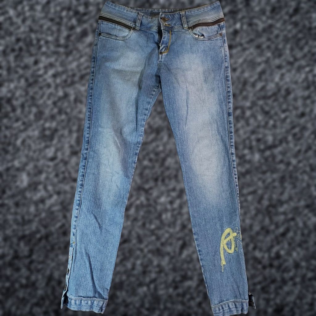 Akademiks VINTAGE Akademiks Slim Fit Zipper Jeans Womens 30x32 Light Blue Embroidered Denim Jeans Size 30" / US 8 / IT 44 - 1 Thumbnail