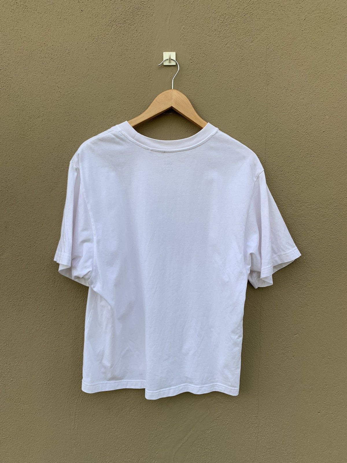 Uniqlo Rare Uniqlo Billie Eilish FLAME Fire Tee Size US M / EU 48-50 / 2 - 3 Thumbnail