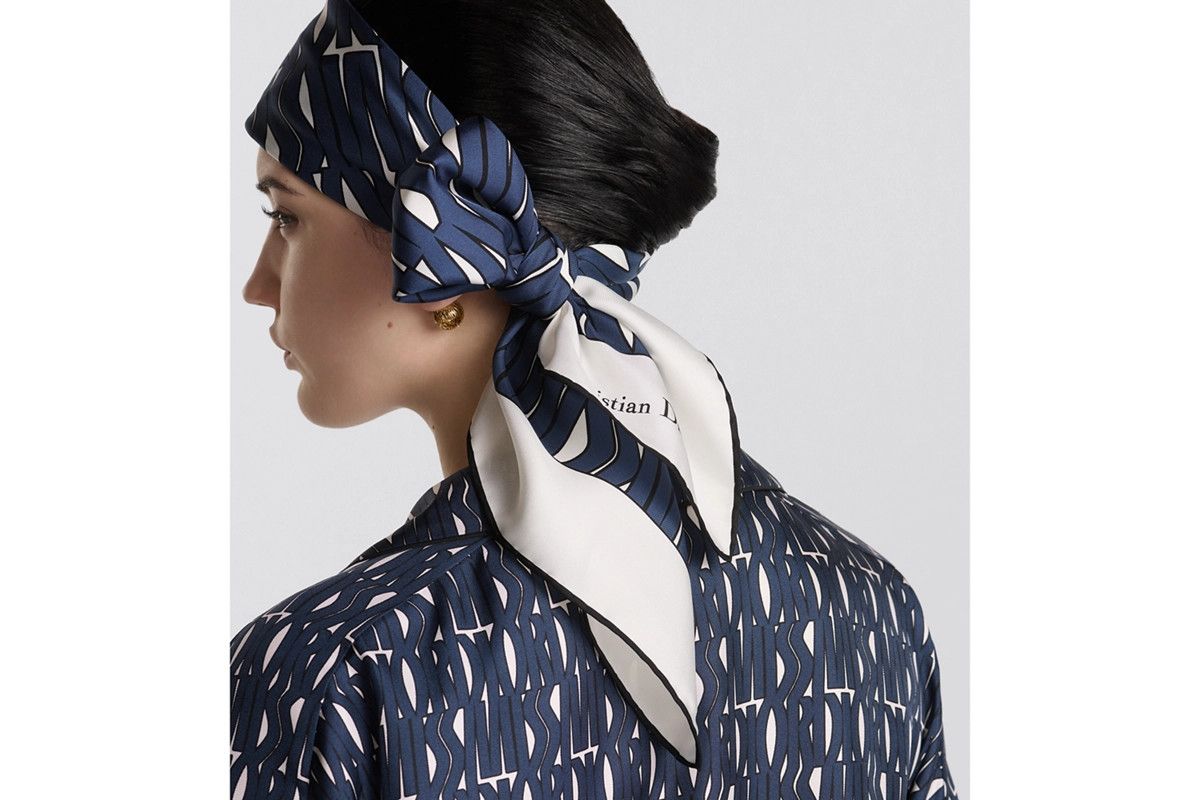 Dior o1bcso1str0226 Size:OS/90 Square Scarf in White/Nevy Blue Size ONE SIZE - 6 Thumbnail
