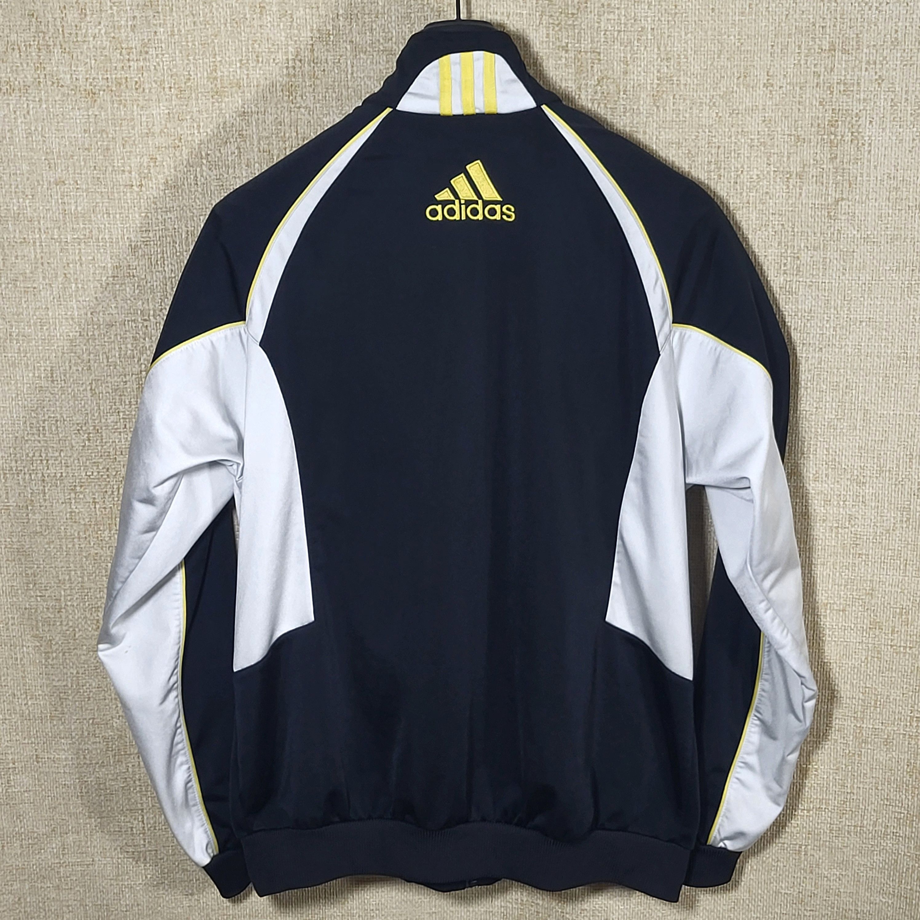Adidas Adidas Vintage Track Jacket Y2K size M but fit L Size US M / EU 48-50 / 2 - 5 Thumbnail