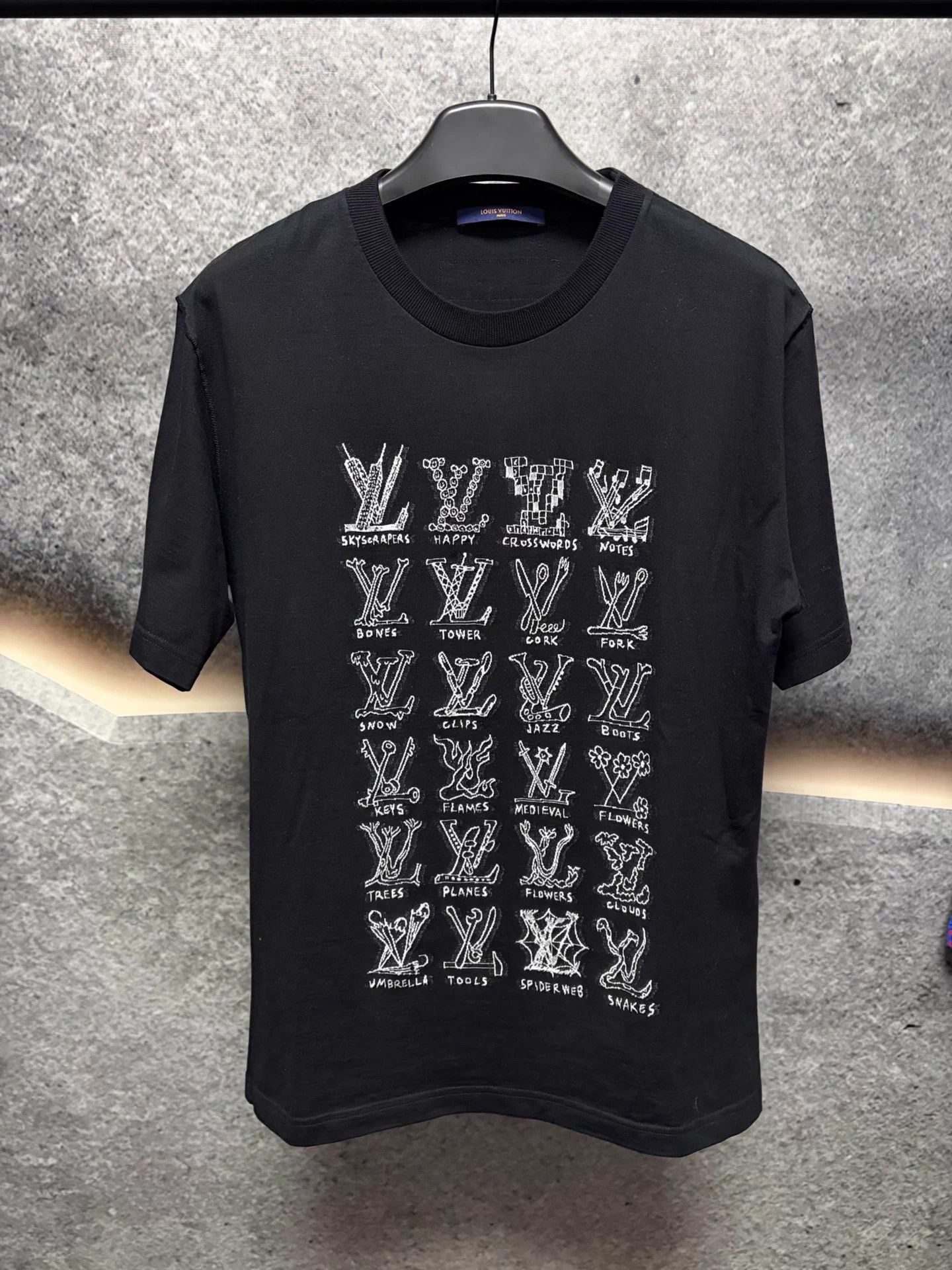 Louis Vuitton LV Black Short-Sleeve T-Shirt XL Size US XL / EU 56 / 4 - 1 Thumbnail