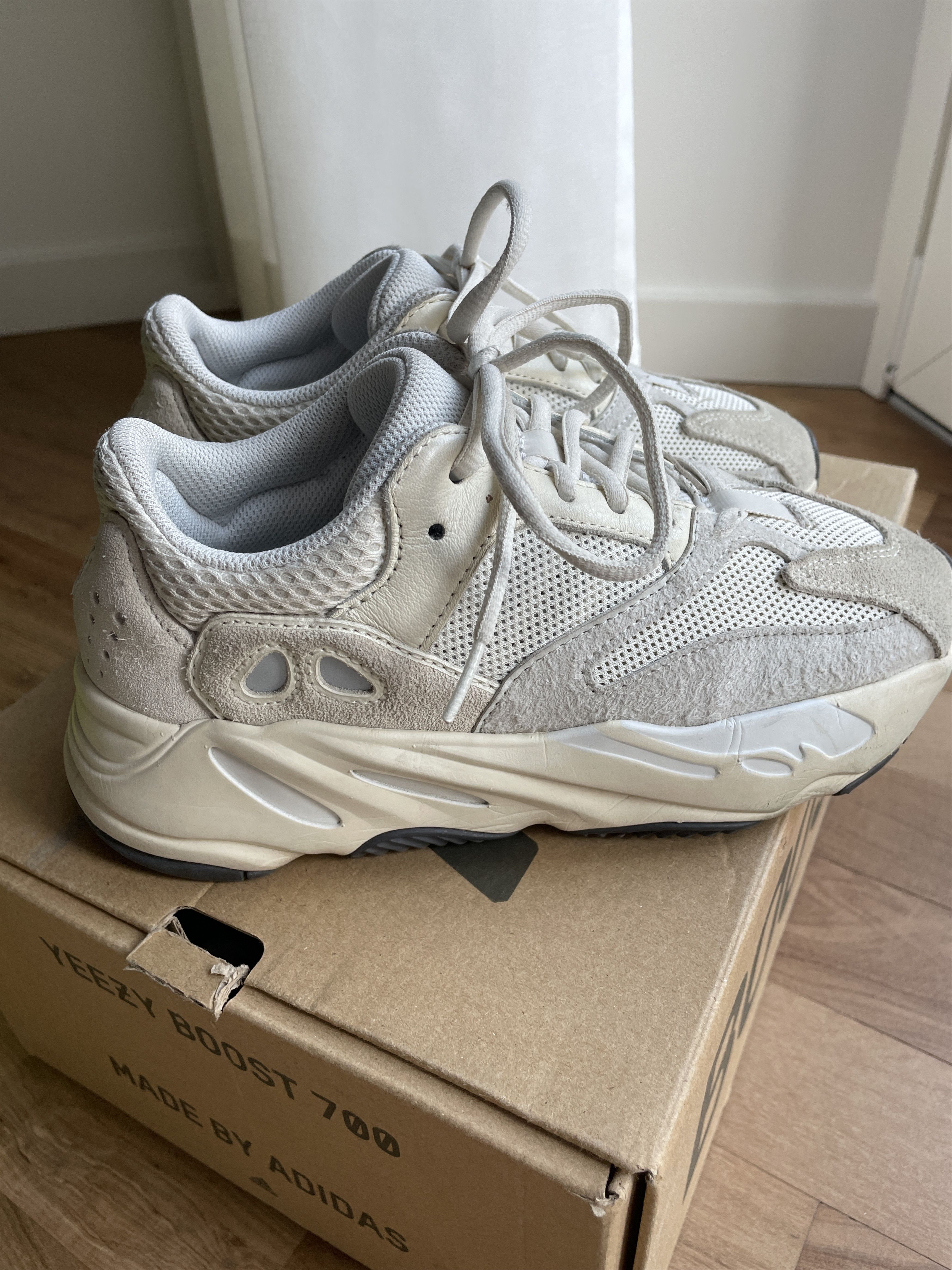Yeezy Adidas Yeezy Boost 700 Size US 5 / EU 37 - 8 Thumbnail