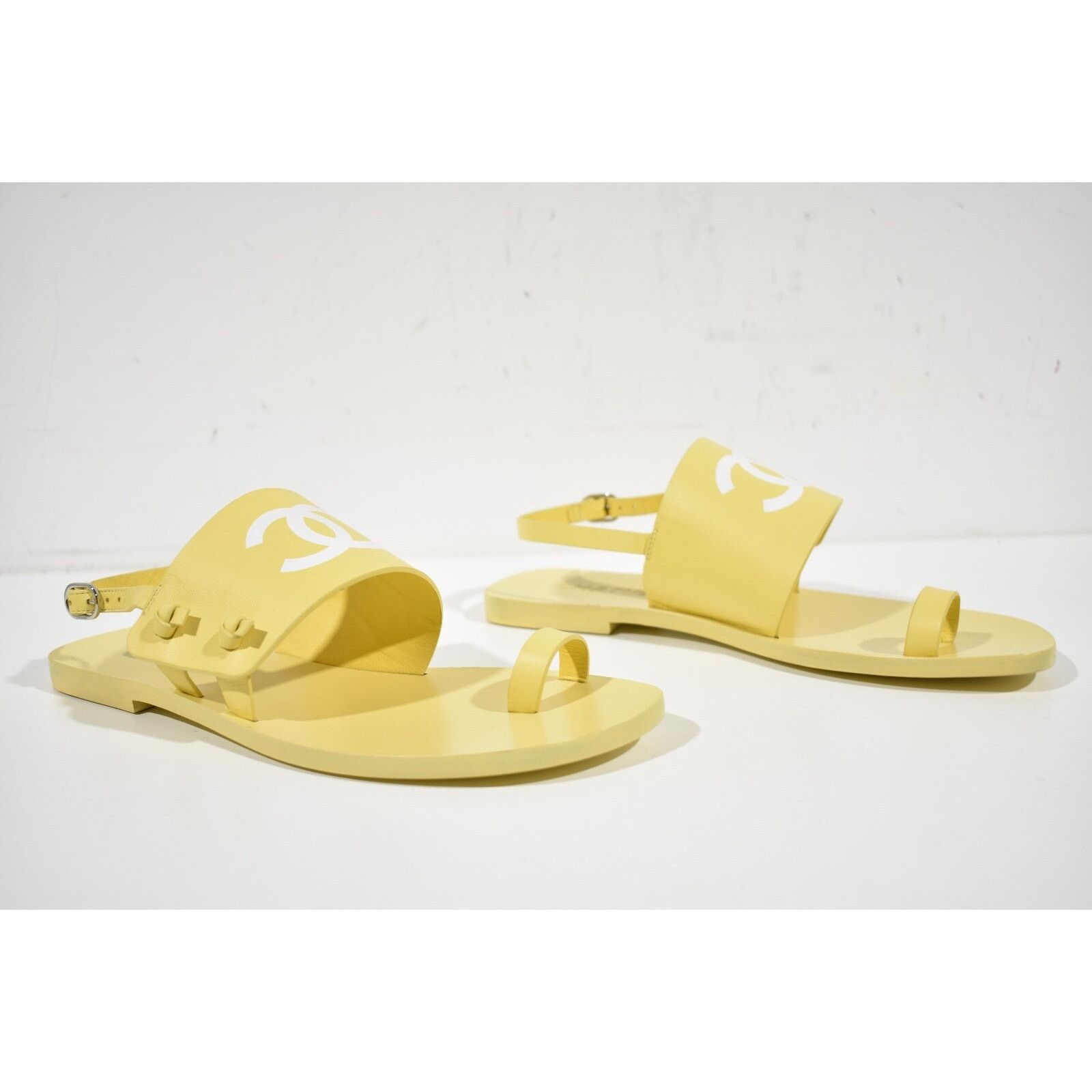 Chanel Chanel 21P Be CC Thong Yellow Leather White Logo Toe Size US 8.5 / IT 38.5 - 4 Thumbnail