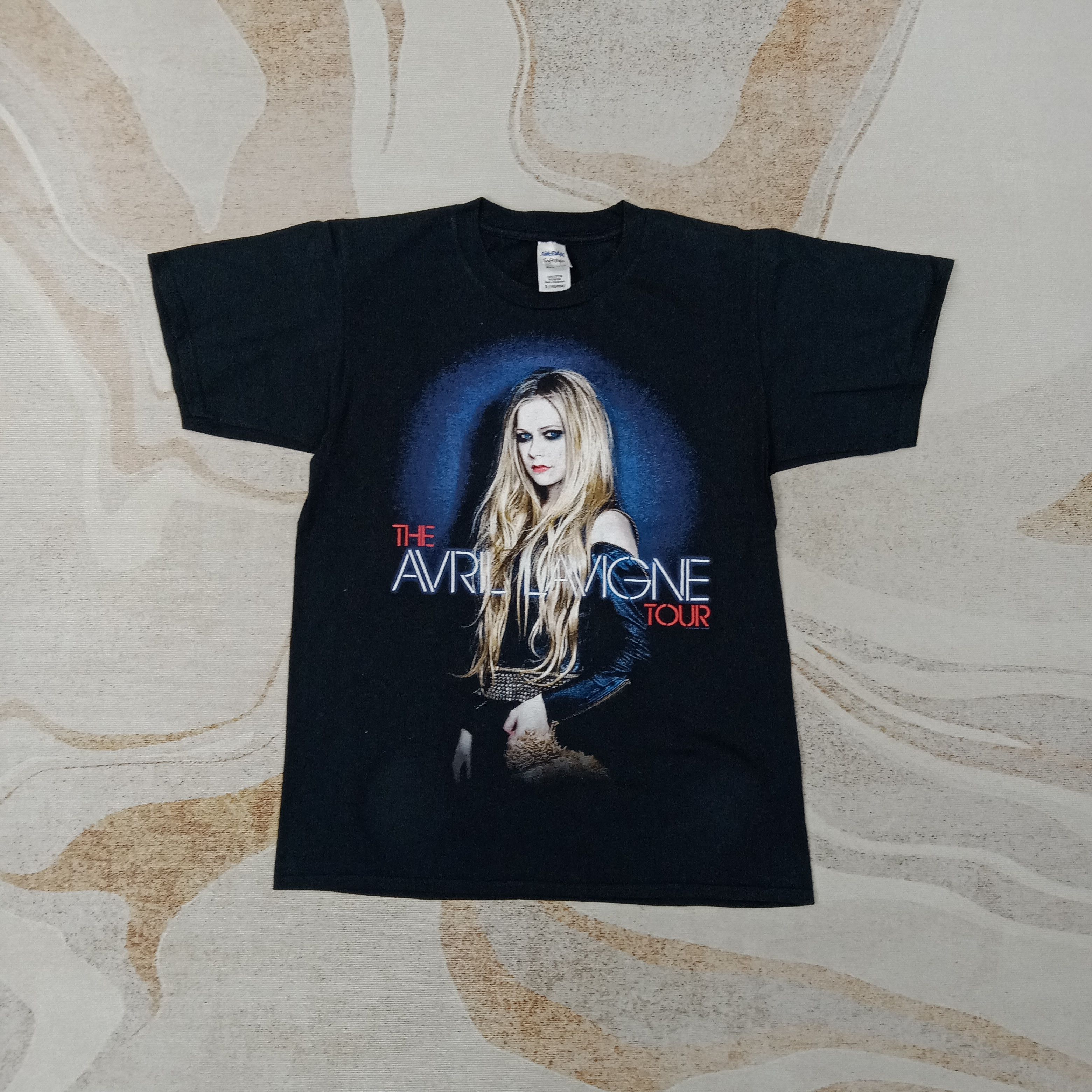 Band Tees The Avril Lavigne Solo Singer Tour Tshirt C259N18 Size US S / EU 44-46 / 1 - 1 Thumbnail