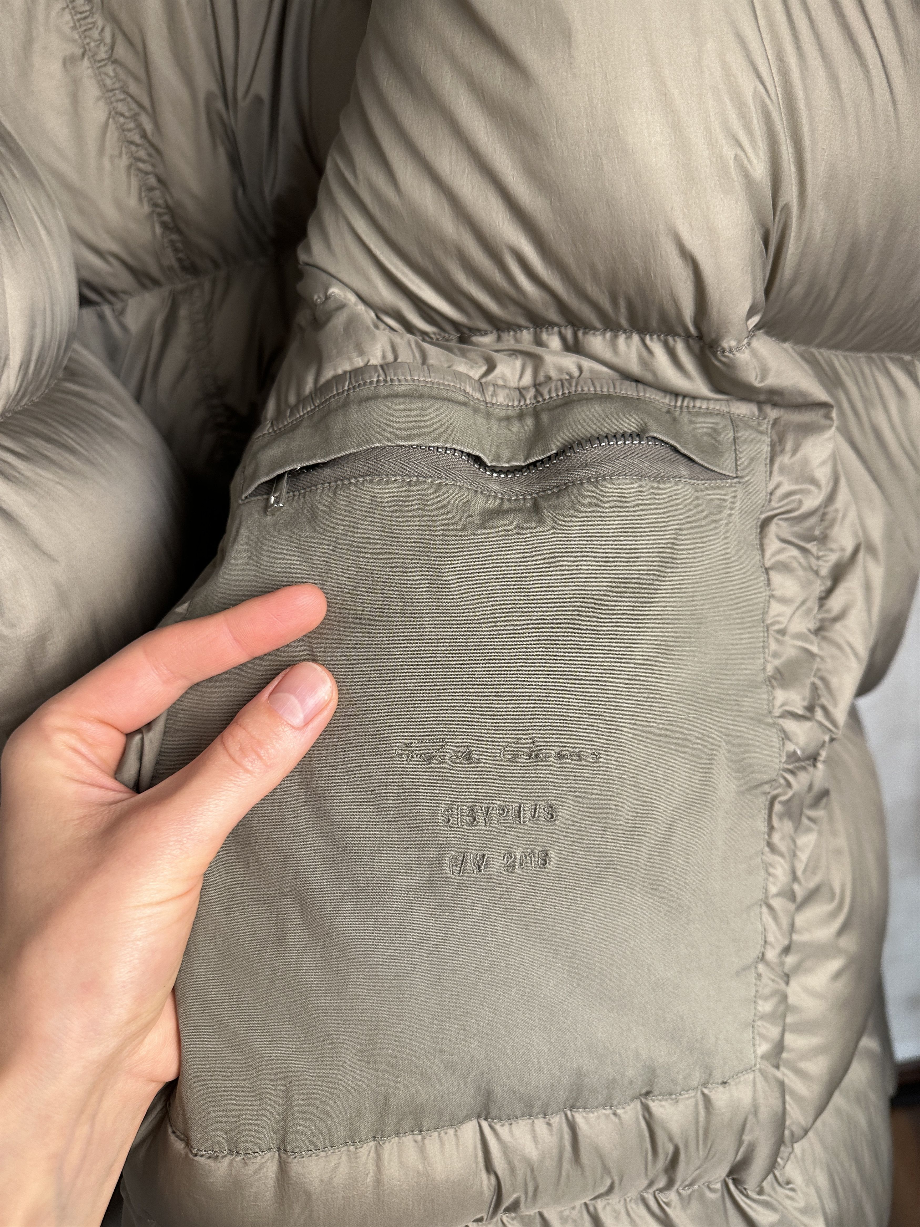 Rick Owens Rick Owens Sisyphus FW18 Long Down Jacket In Dust Size M / US 6-8 / IT 42-44 - 3 Thumbnail