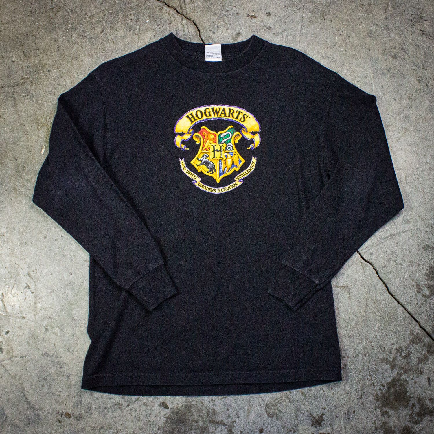 Vintage Vintage Harry Potter Hogwarts Graphic T Shirt 2000 Size US M / EU 48-50 / 2 - 1 Thumbnail