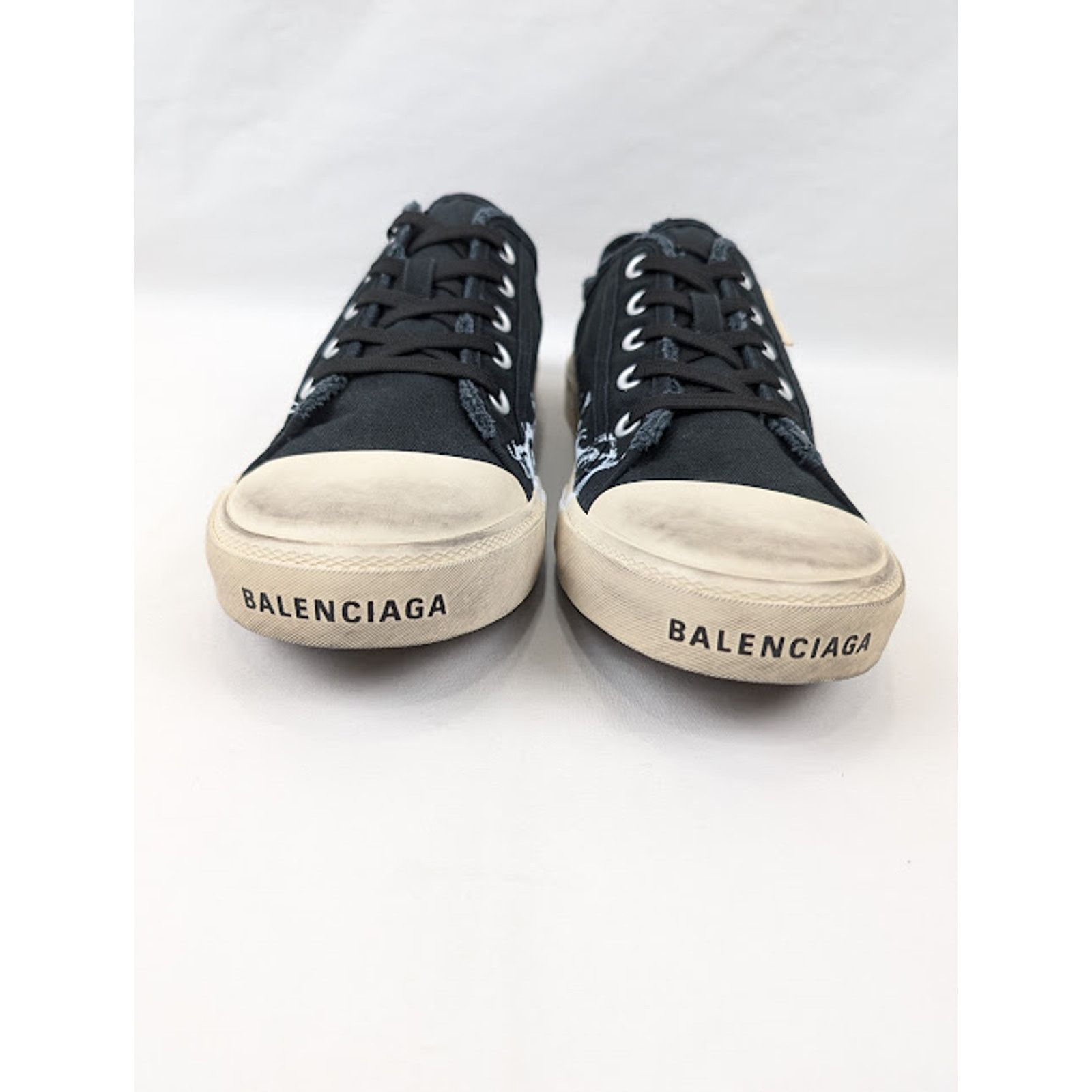 Balenciaga o1rshd1 Q:3 / Paris Low-Top Sneakers in Black/White Size US 11 / EU 44 - 14 Thumbnail