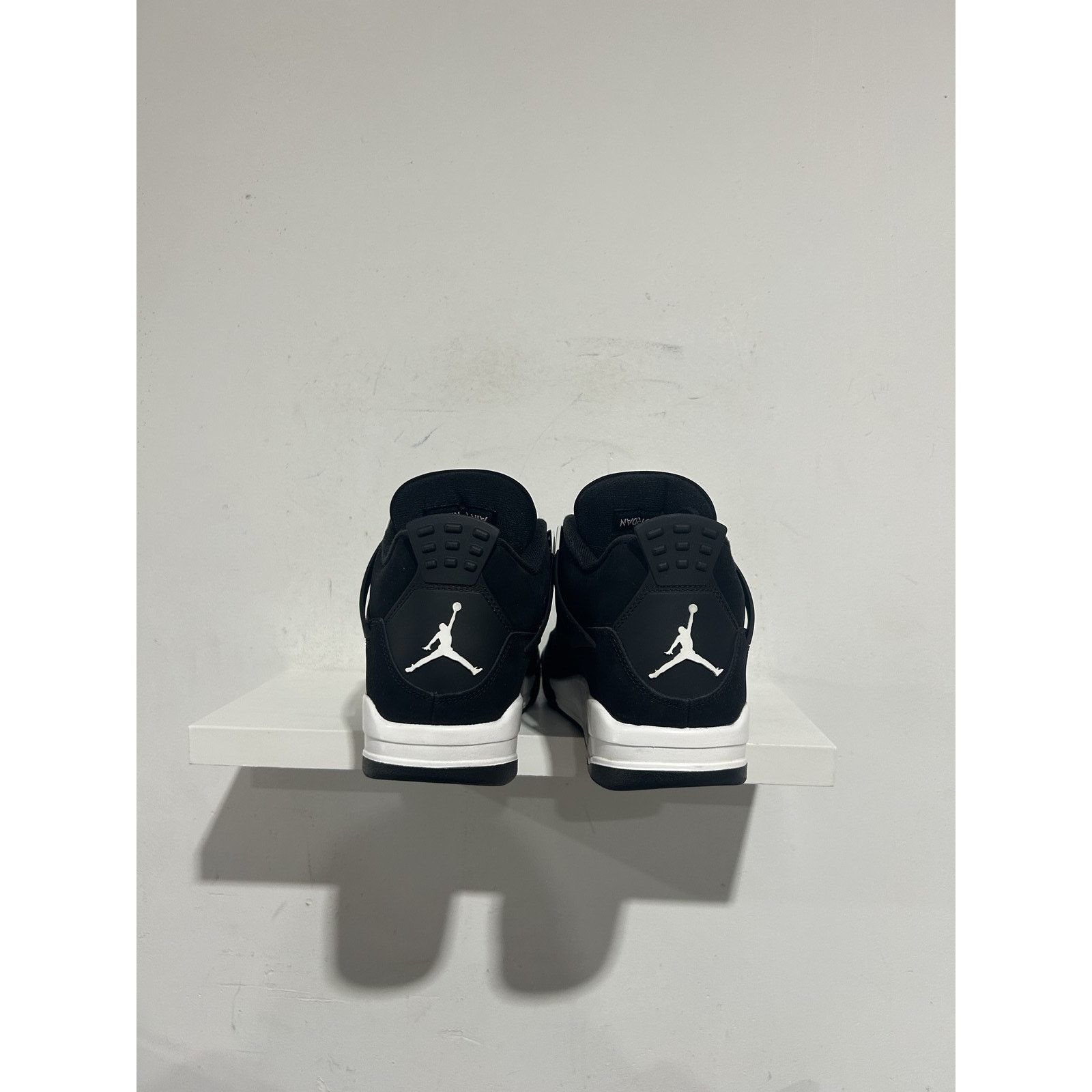 Nike JORDN 4 RETRO WHITE THUNDER SIZE 8.5 PREOWNED Size US 8.5 / EU 41-42 - 3 Thumbnail