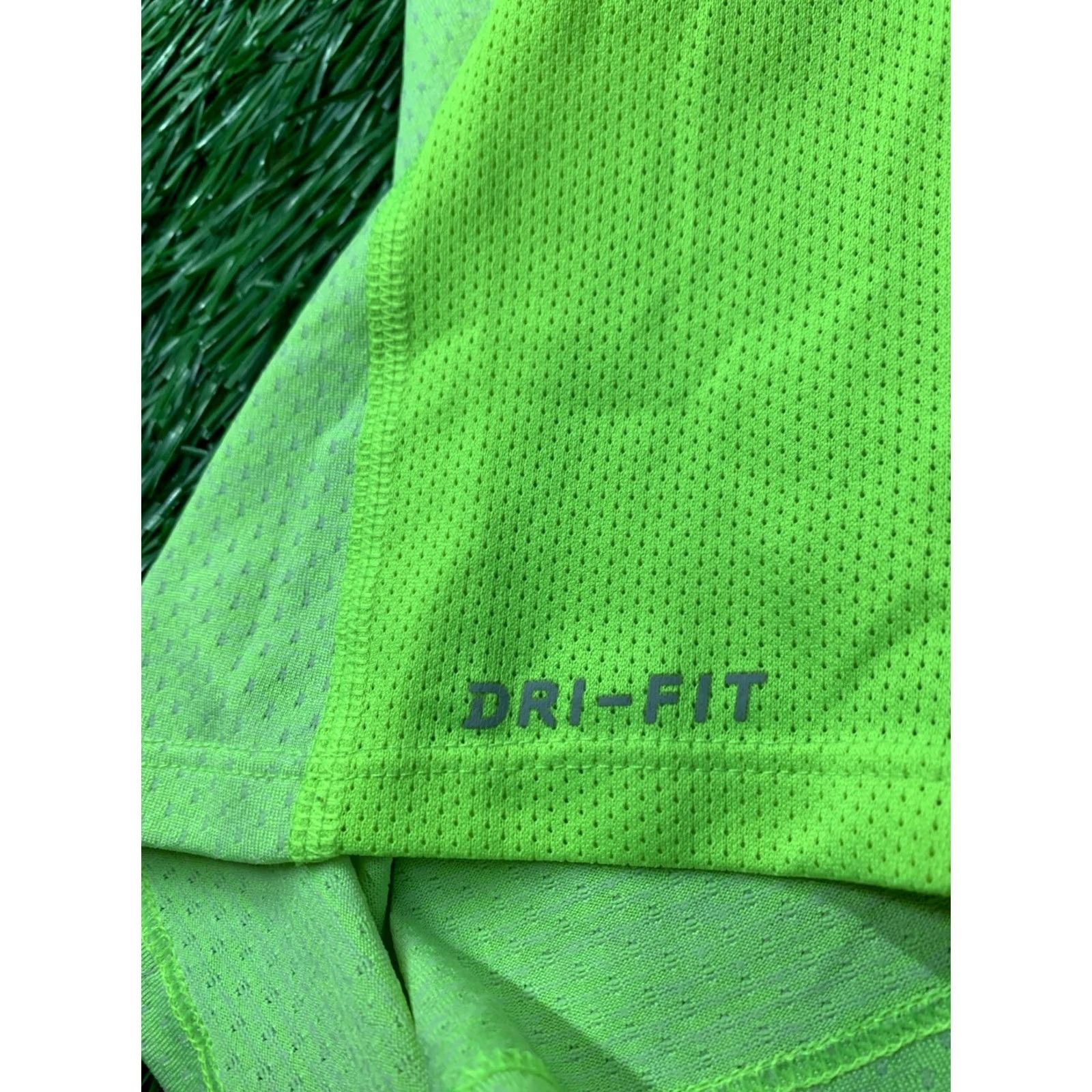 Nike Nike Running Miler Shirt Mens XS S Neon 2017 Dri-FIT Training Jersey T-Shirt Short Sleeve Nike Brand Regular Fit Crew Neck Size US S / EU 44-46 / 1 - 4 Thumbnail