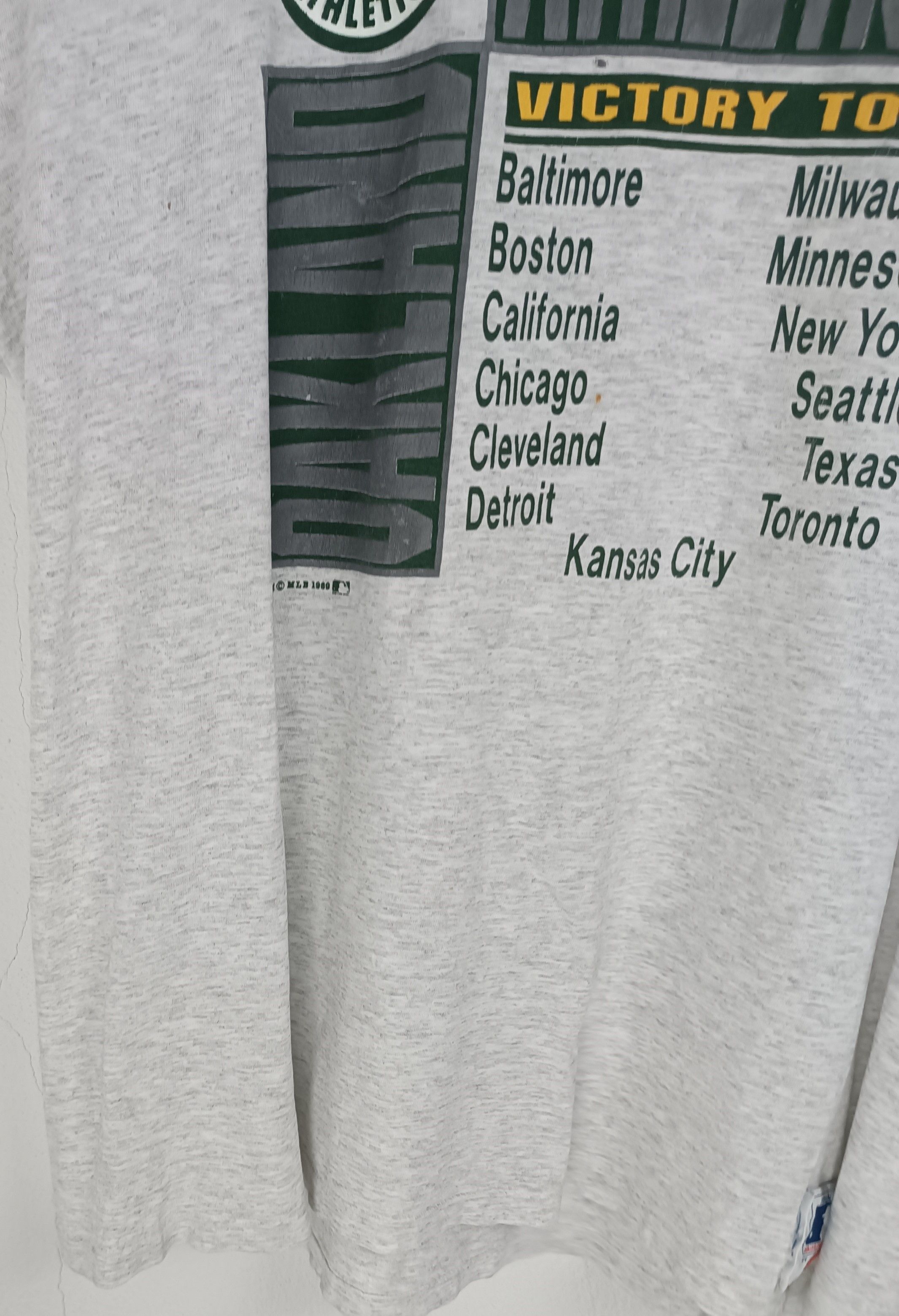 MLB VINTAGE '89 OAKLAND ATHLETICS MLB VICTORY TOUR VERY RARE Size US XL / EU 56 / 4 - 6 Thumbnail