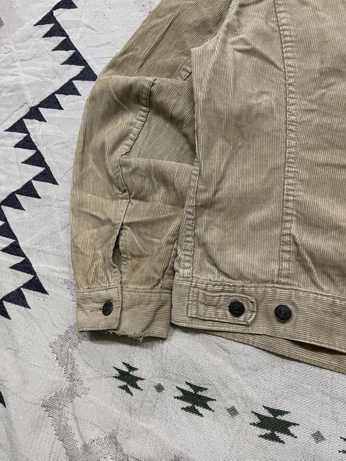 Levi's VINTAGE LEVIS CORDUROY TRUCKER JACKET FADED Size US L / EU 52-54 / 3 - 20 Thumbnail