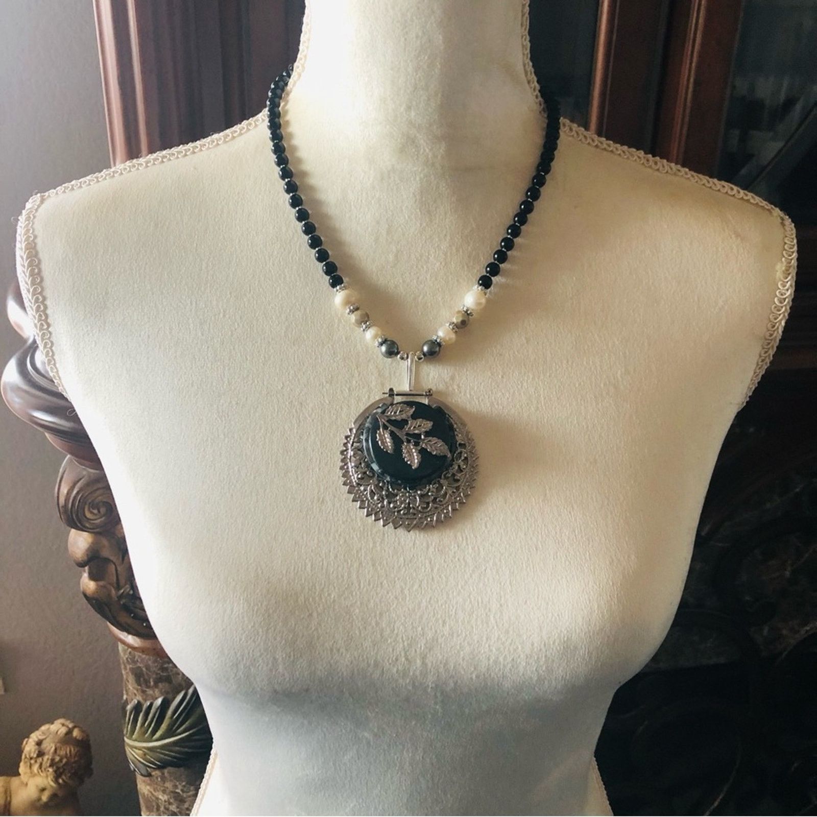Handmade Handcrafted repurpose filigree leaf Pearl necklace Size ONE SIZE - 6 Thumbnail