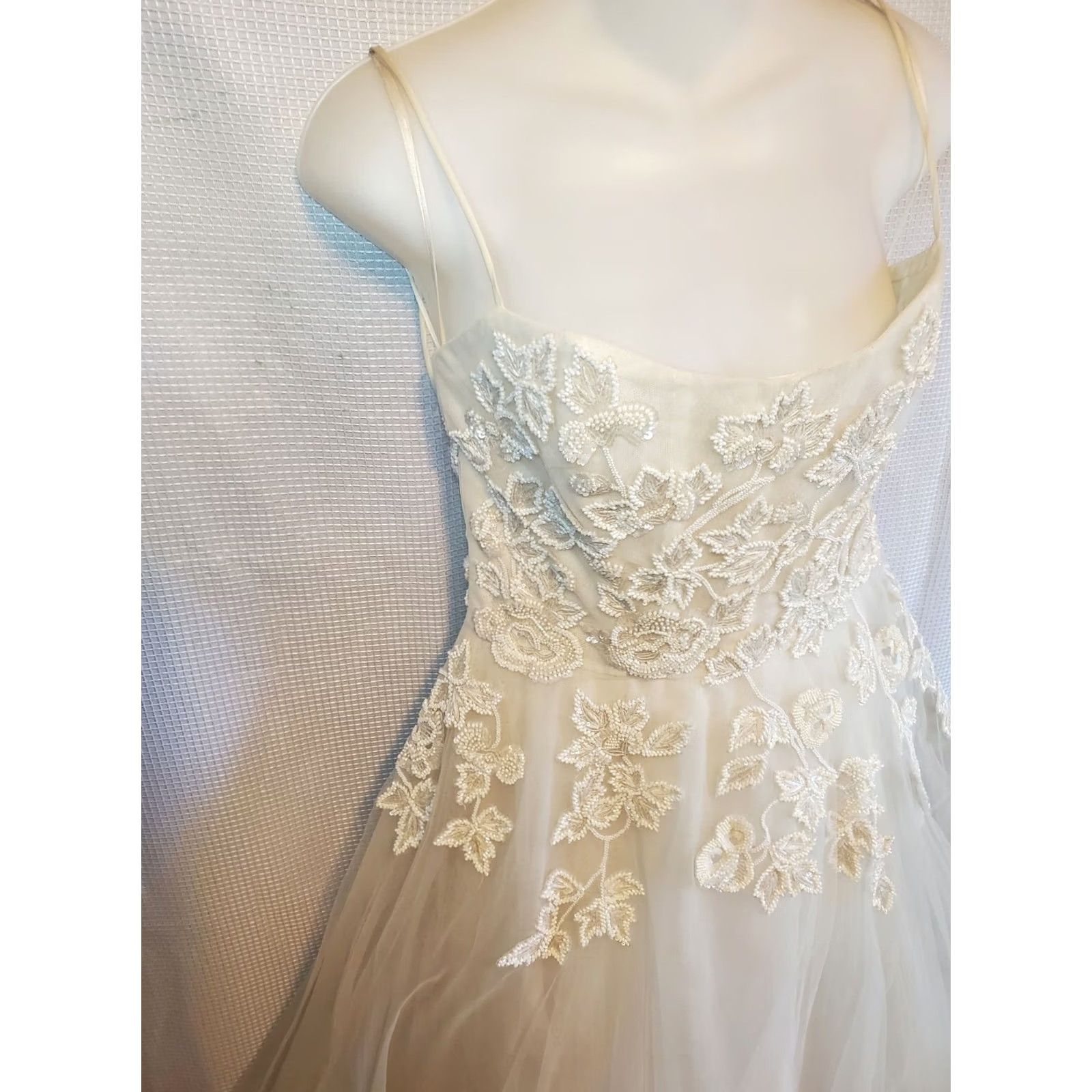 Vintage Nouvelle Amsale Hand Beaded Tulle Embellished Ivory Wedding Dress Size 8 700 Size ONE SIZE - 6 Thumbnail