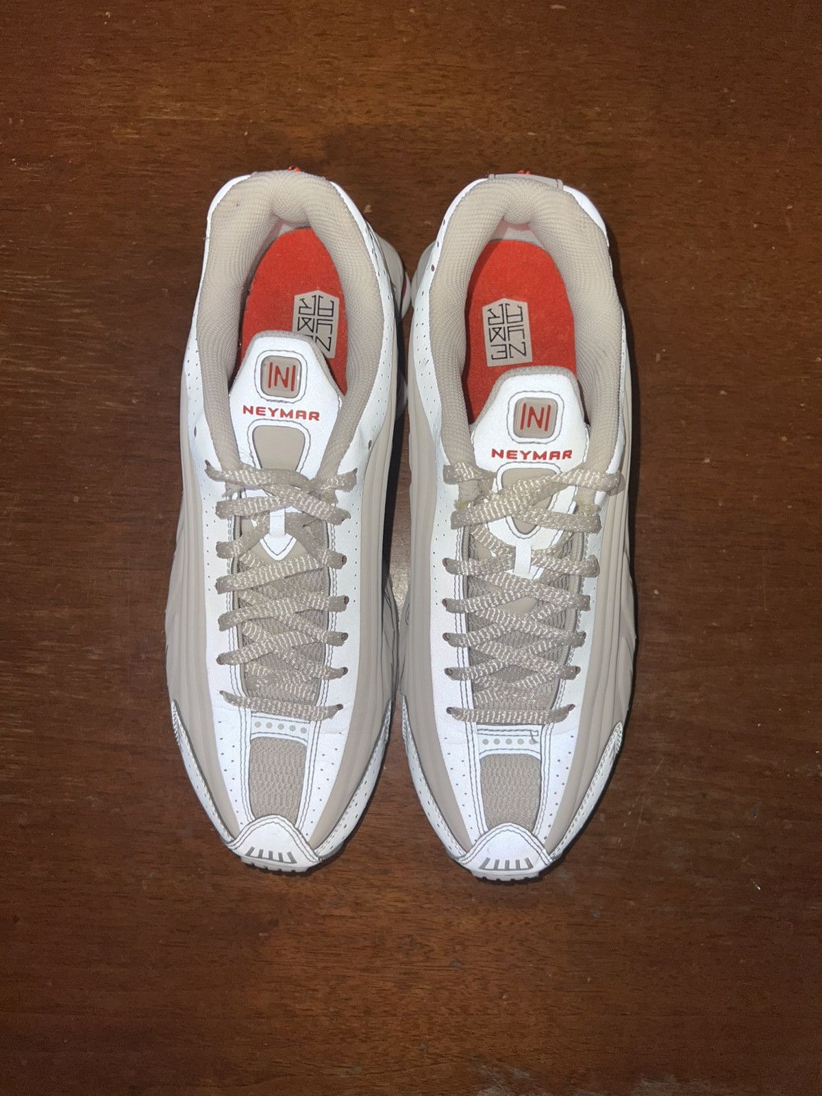Nike Nike Shox R4 X Neymar JR Platinum Tint size 9 Size US 9 / EU 42 - 3 Thumbnail