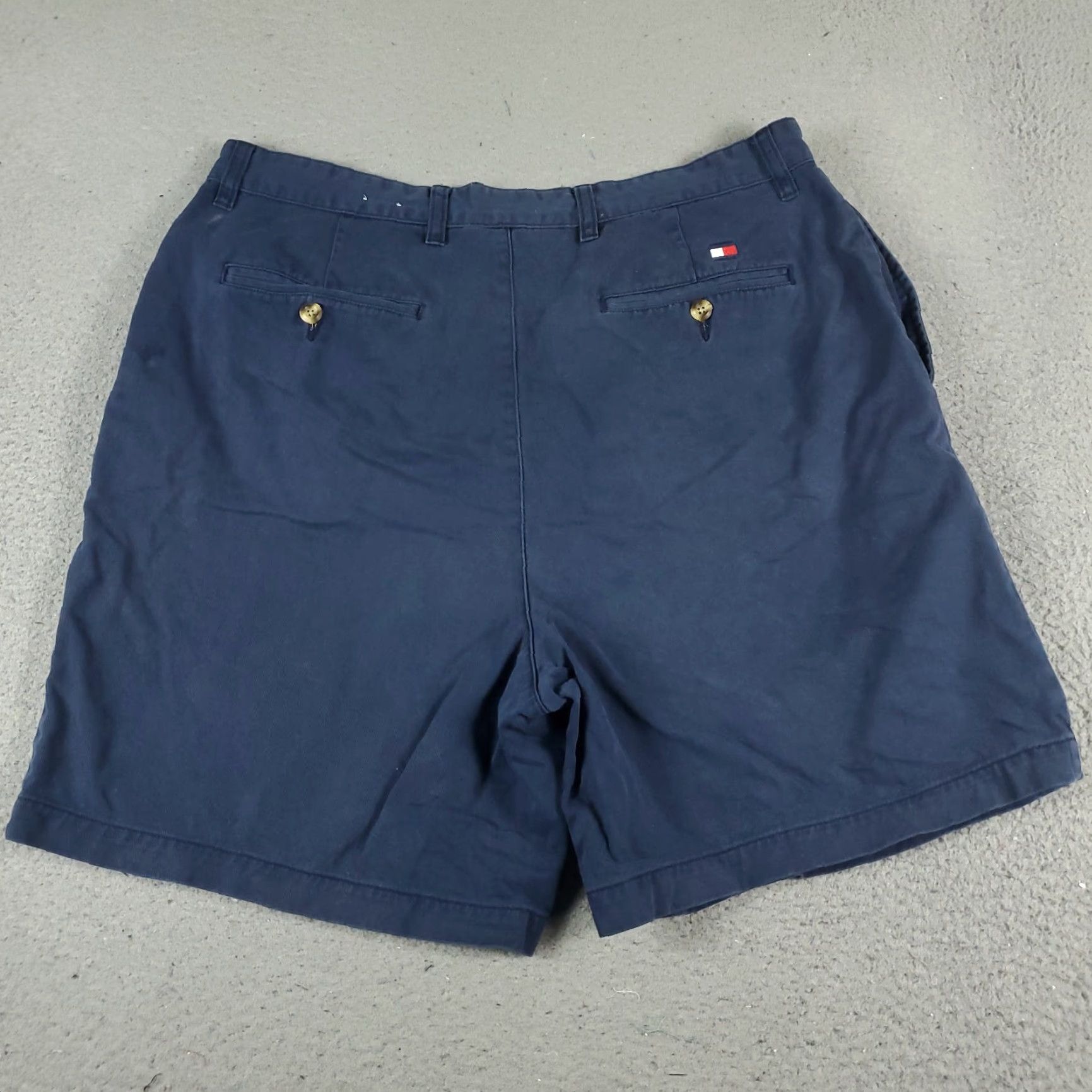 Tommy Hilfiger VINTAGE Tommy Hilfiger Shorts Men Size 36 Blue Chino Pleated Casual Denim Size US 36 / EU 52 - 7 Thumbnail