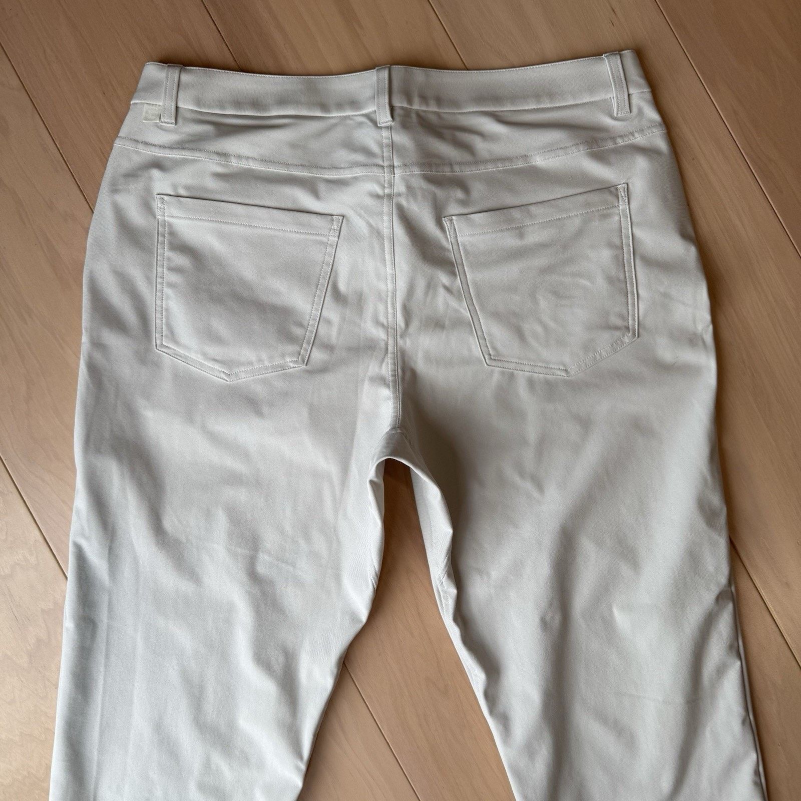 Lululemon Lululemon ABC Pants 35 White Cream Athleisure Workwear Size US 35 - 8 Thumbnail