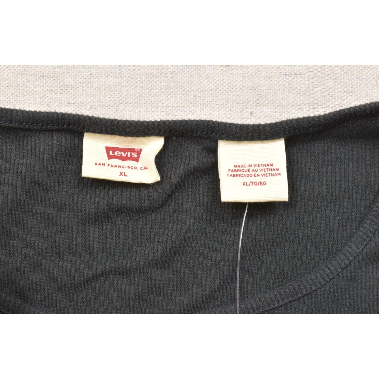 Levi's VINTAGE? No. Levi's Women XL Black Ribbed Short Sleeve Crew Neck Tee Slim Fit All-Day Shirt Size 40" / US 18 - 8 Thumbnail