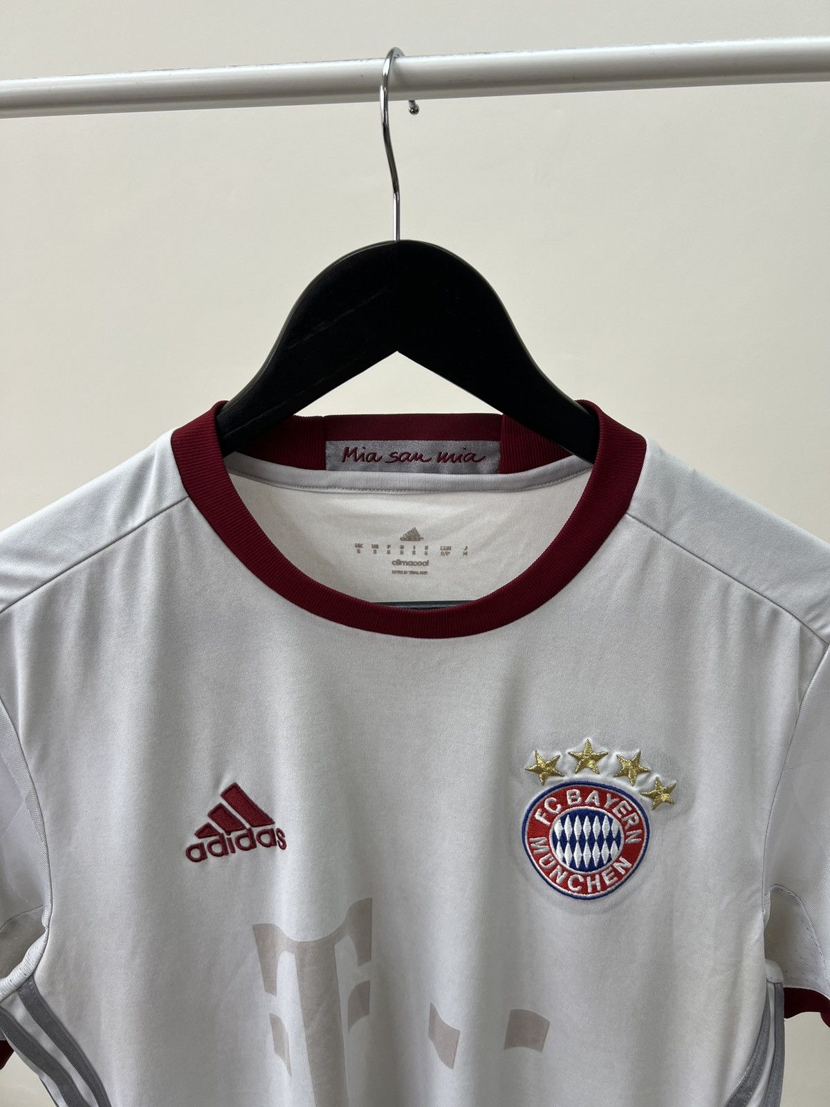 Adidas BAYERN MUNICH 2016 2017 THIRD SHIRT FOOTBALL SOCCER JERSEY Size US S / EU 44-46 / 1 - 3 Thumbnail