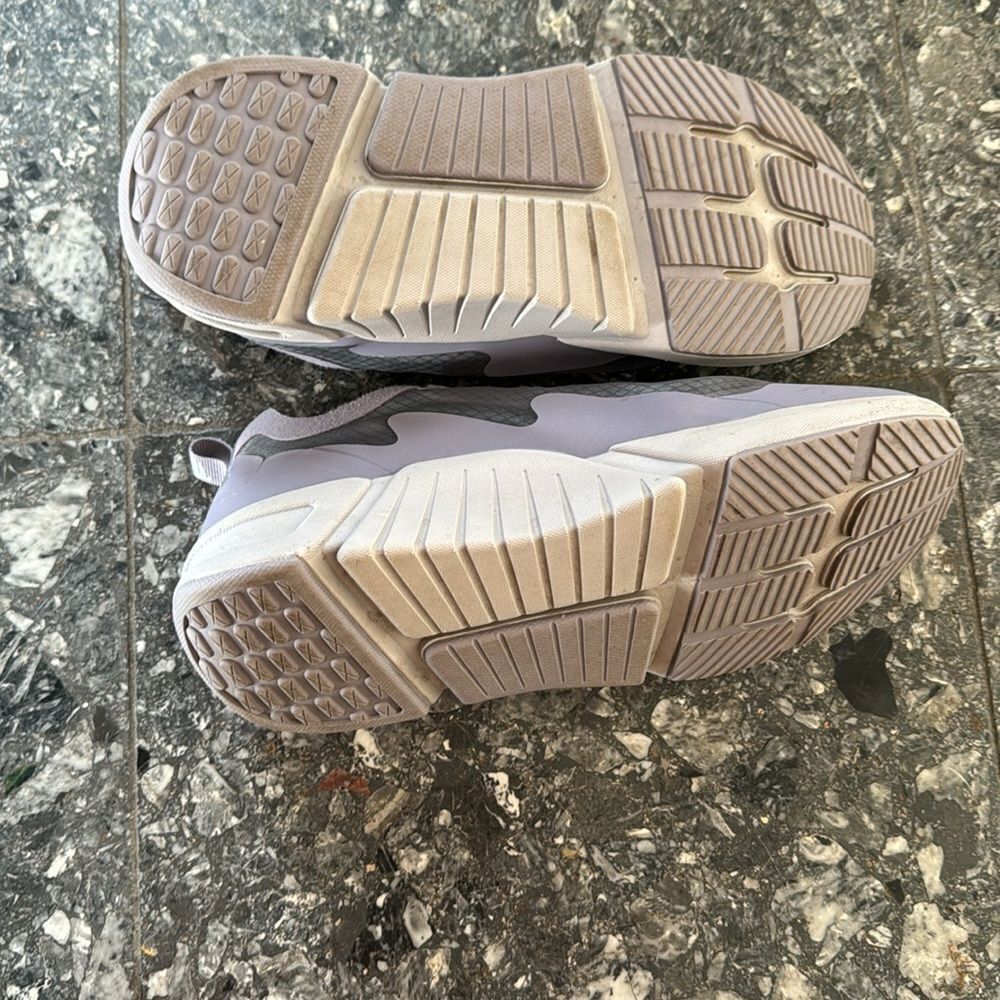 Fabletics Fabletics Larchmont Performance Sneaker. Light plum. Mesh i Size US 7.5 / IT 37.5 - 8 Thumbnail