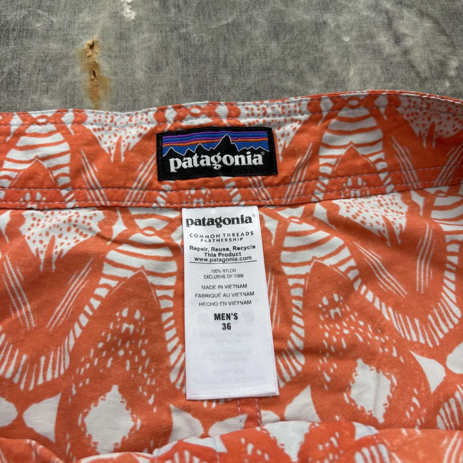 Patagonia Patagonia Wavefarer Adjustable AOP Tribal Print Board Shorts Size US 36 / EU 52 - 2 Thumbnail