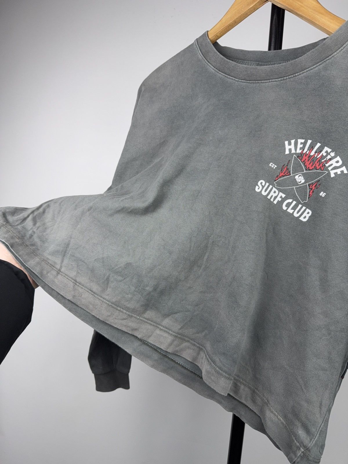 Quiksilver Quiksilver x Stranger Things Hellfire Surf Club Cropped long Size XS / US 0-2 / IT 36-38 - 10 Thumbnail