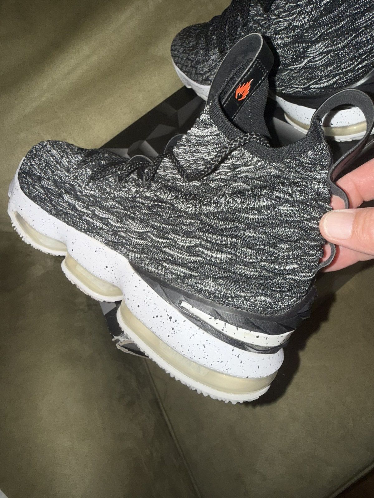 Nike Nike LeBron XV “Ashes” LeBron James 15, OG Box, VNDS, size13 Size US 13 / EU 46 - 14 Thumbnail