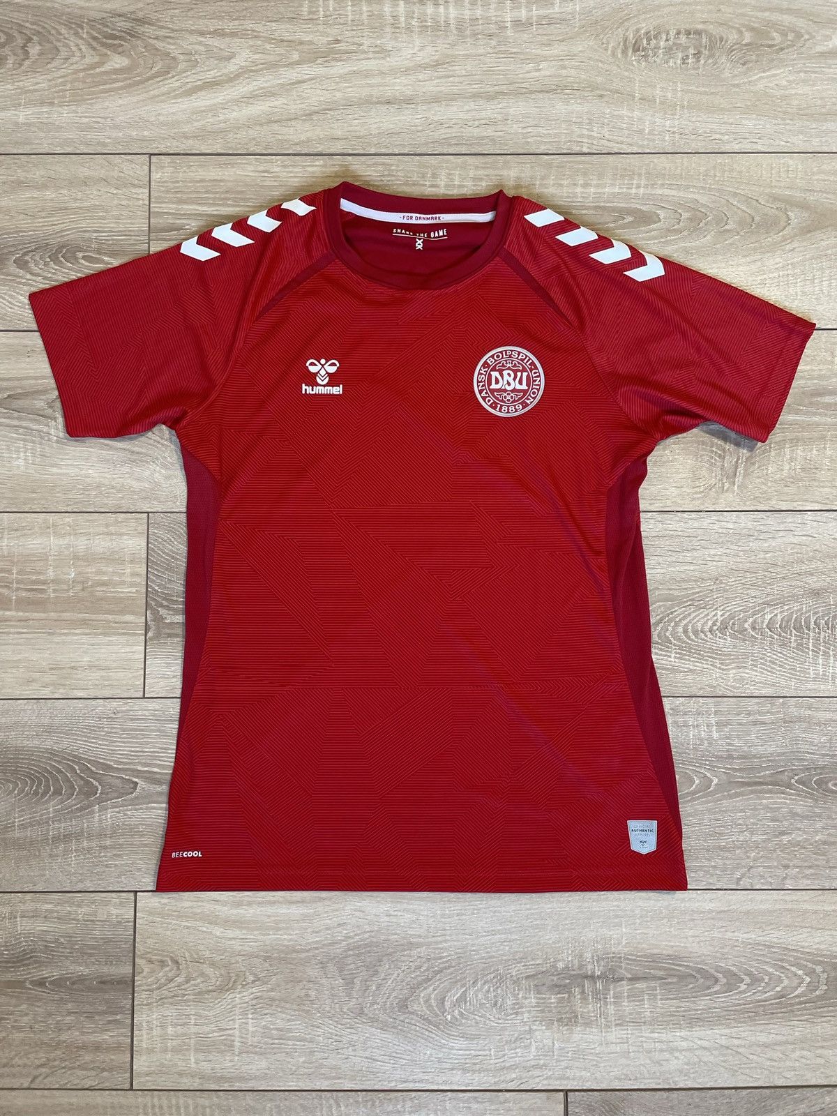 Hummel Denmark Home football shirt 2018/2019 Jersey Soccer Hummel Size US L / EU 52-54 / 3 - 1 Thumbnail
