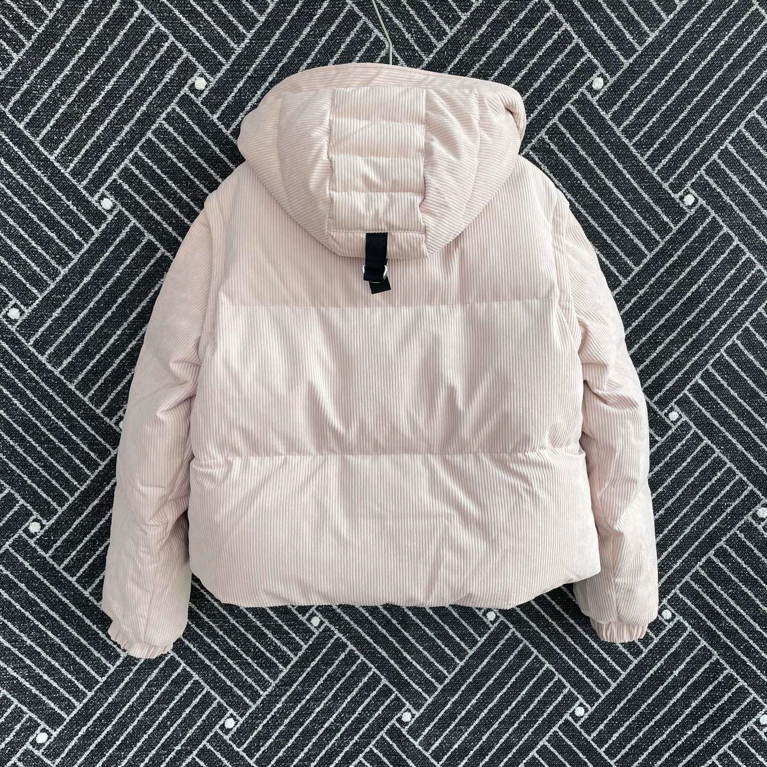 Moose Knuckles Moose Knuckles x TUZKI Wmns Smoke Pink L Logo Down Size L / US 10 / IT 46 - 2 Thumbnail