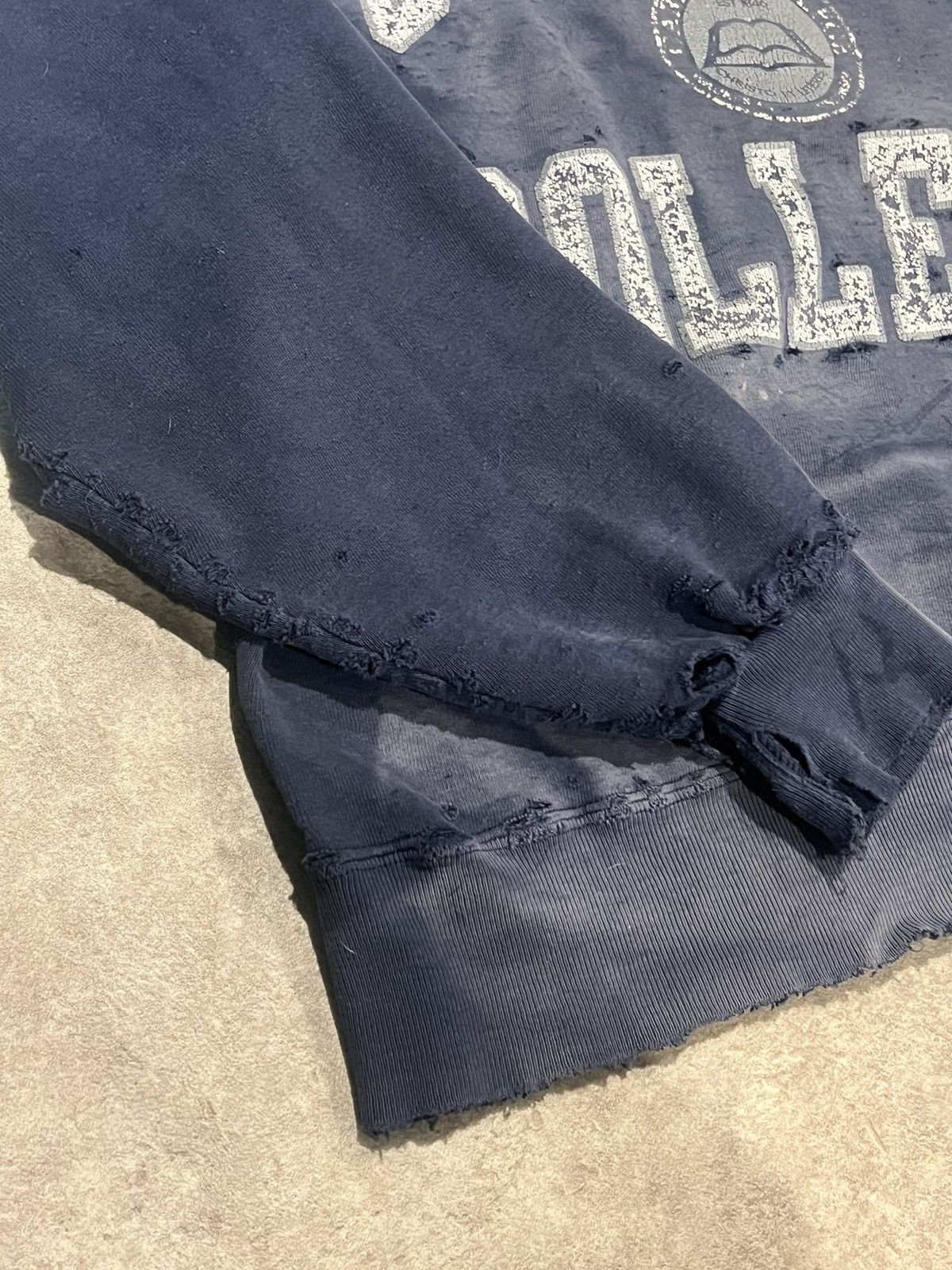Champion × Vintage Champion Sun Faded Distressed Carroll College Sweatshirt Size US XL / EU 56 / 4 - 6 Thumbnail