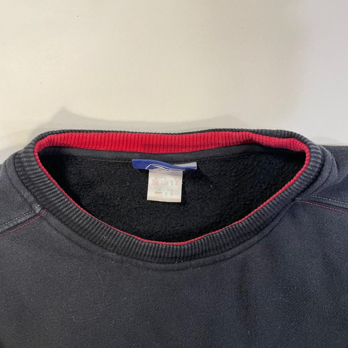 Reebok Reebok navy crewneck sweatshirt with embroidered logo y2k Size US S / EU 44-46 / 1 - 8 Thumbnail