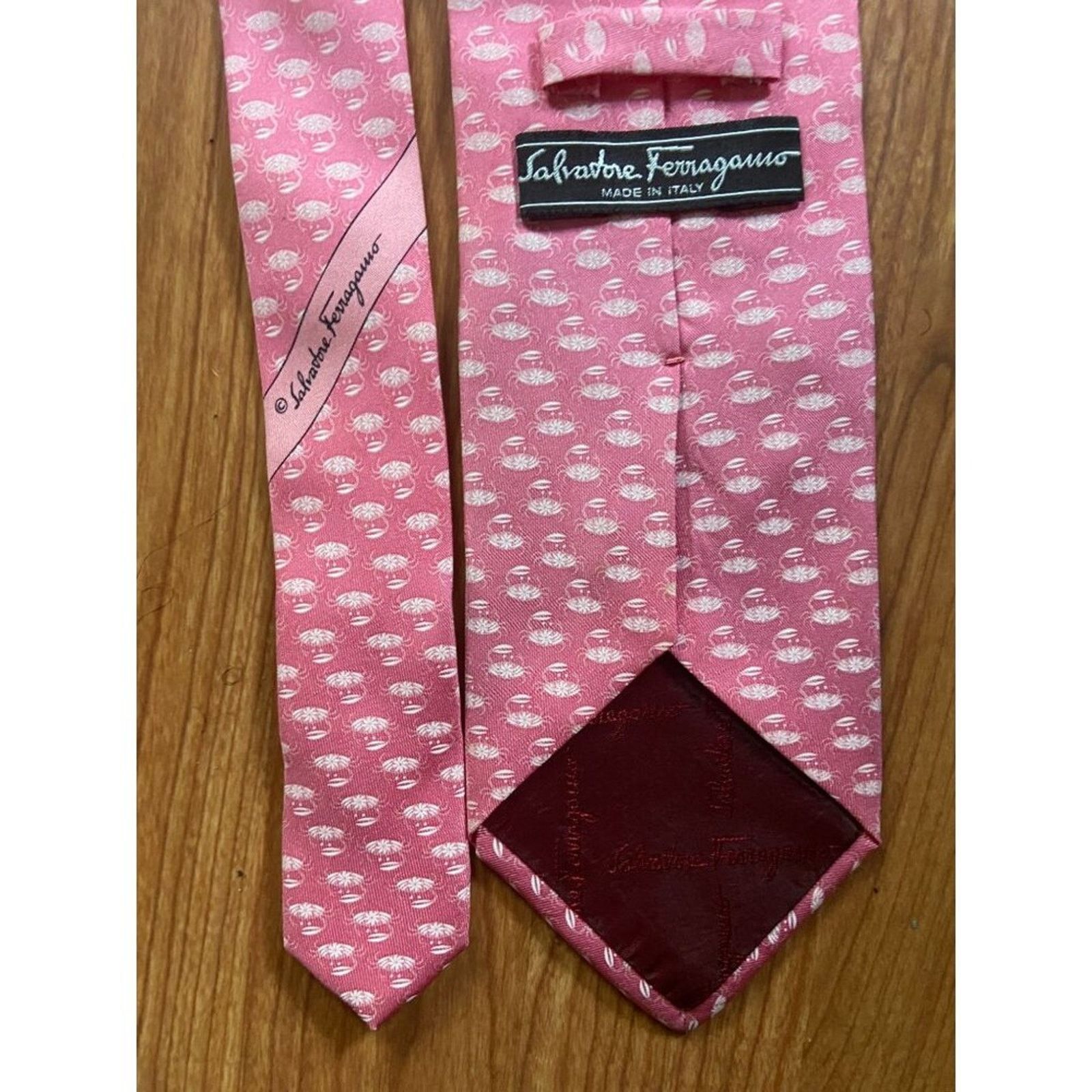 Salvatore Ferragamo Men's Salvatore Ferragamo Beautiful Pink Crabs Tie Size ONE SIZE - 1 Thumbnail