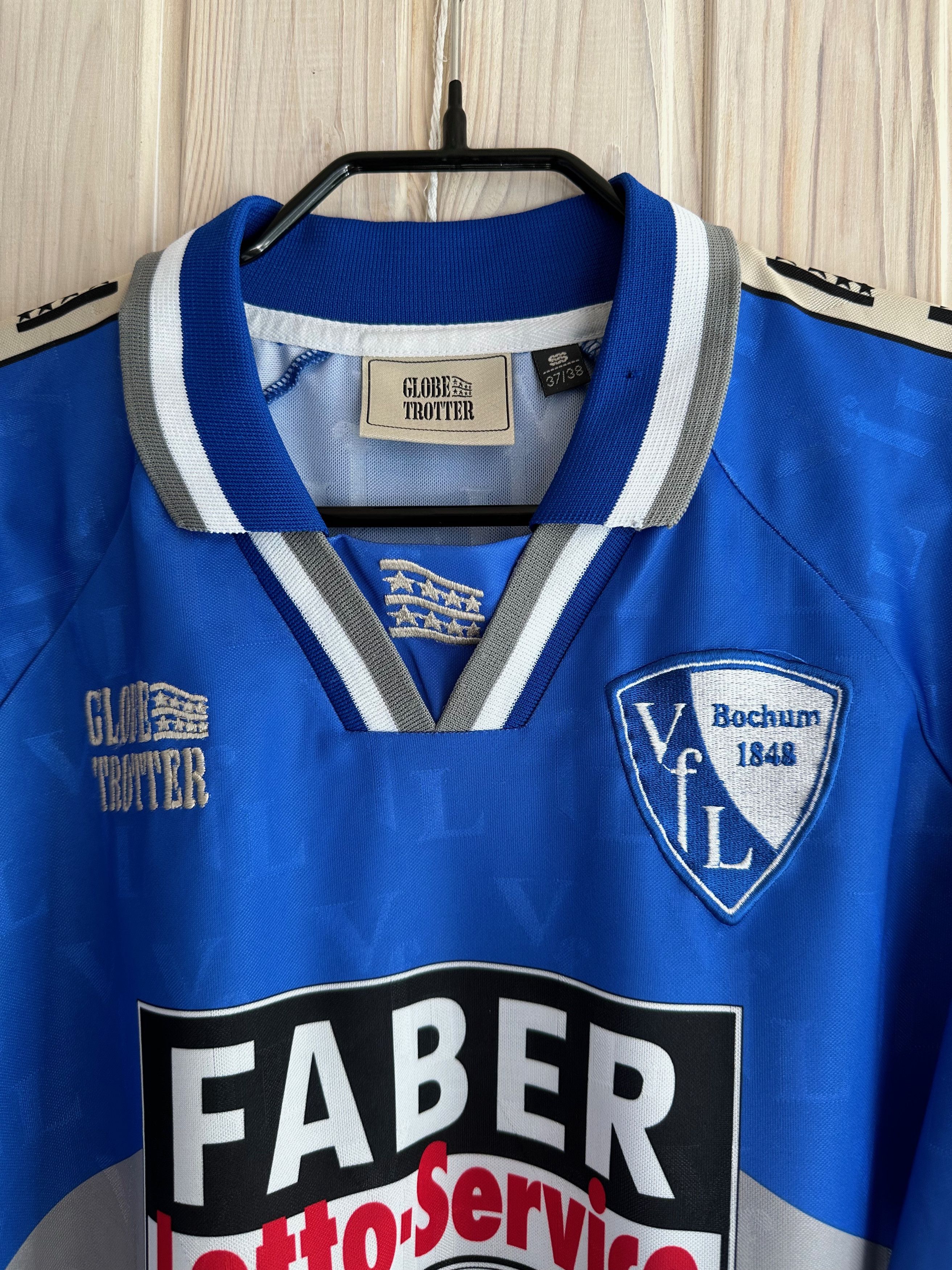 Globe-Trotter 2000 BOCHUM Away # 18 MARIC soccer football jerseys Size US S / EU 44-46 / 1 - 8 Thumbnail