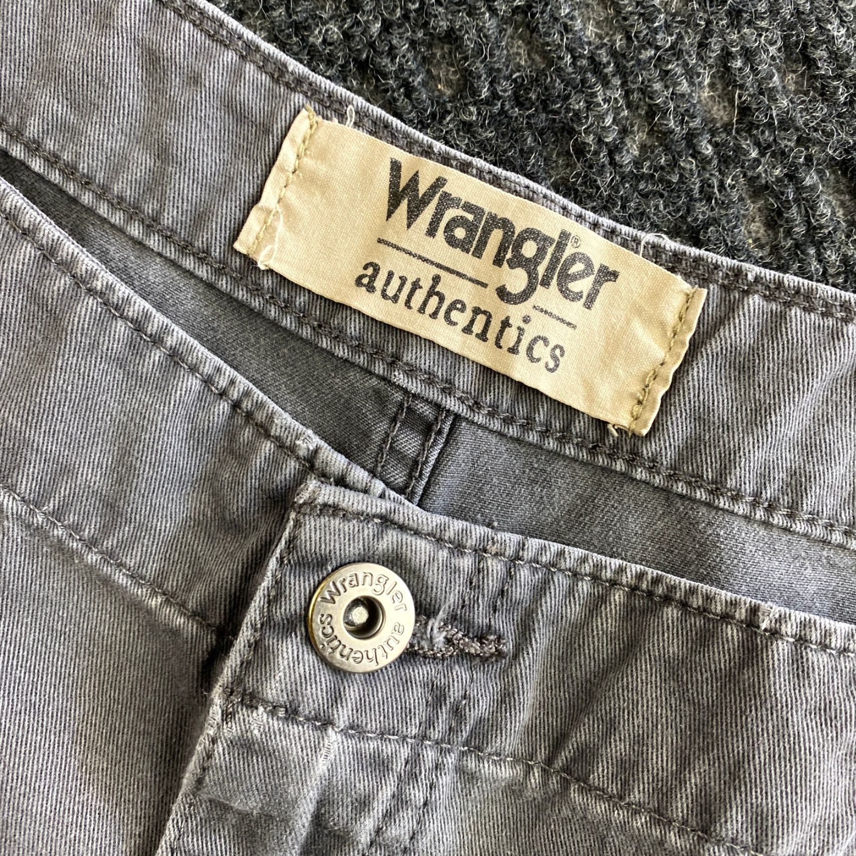 Wrangler VINTAGE Wrangler Cargo Shorts Men 42 Gray Cotton 10 in Inseam Relaxed Casual Workwear Pockets Button Front Size US 42 / EU 58 - 3 Thumbnail