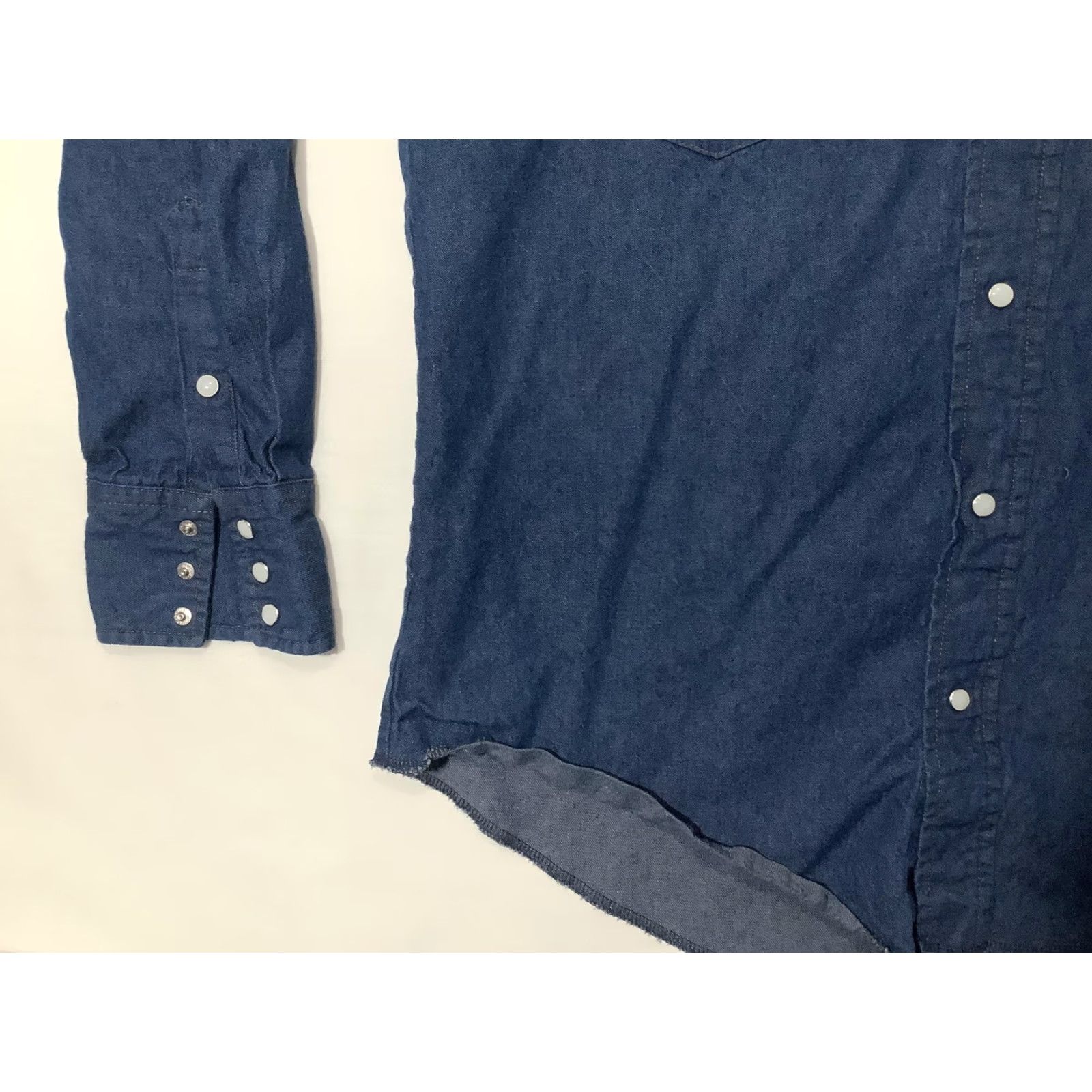 Wrangler VINTAGE Wrangler Shirt Mens Large Blue Denim Western Pearl Snap Long Sleeve Cowboy Mens Regular Blue Denim Pearl Snap Long Sleeve Western Cowboy Shirt Size US L / EU 52-54 / 3 - 4 Thumbnail