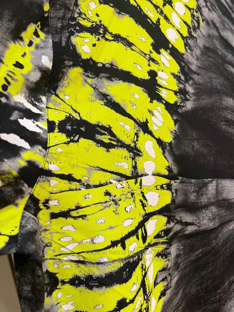 Valentino Valentino Fluorescent green flower markings symmetrical pr Size US M / EU 48-50 / 2 - 7 Thumbnail