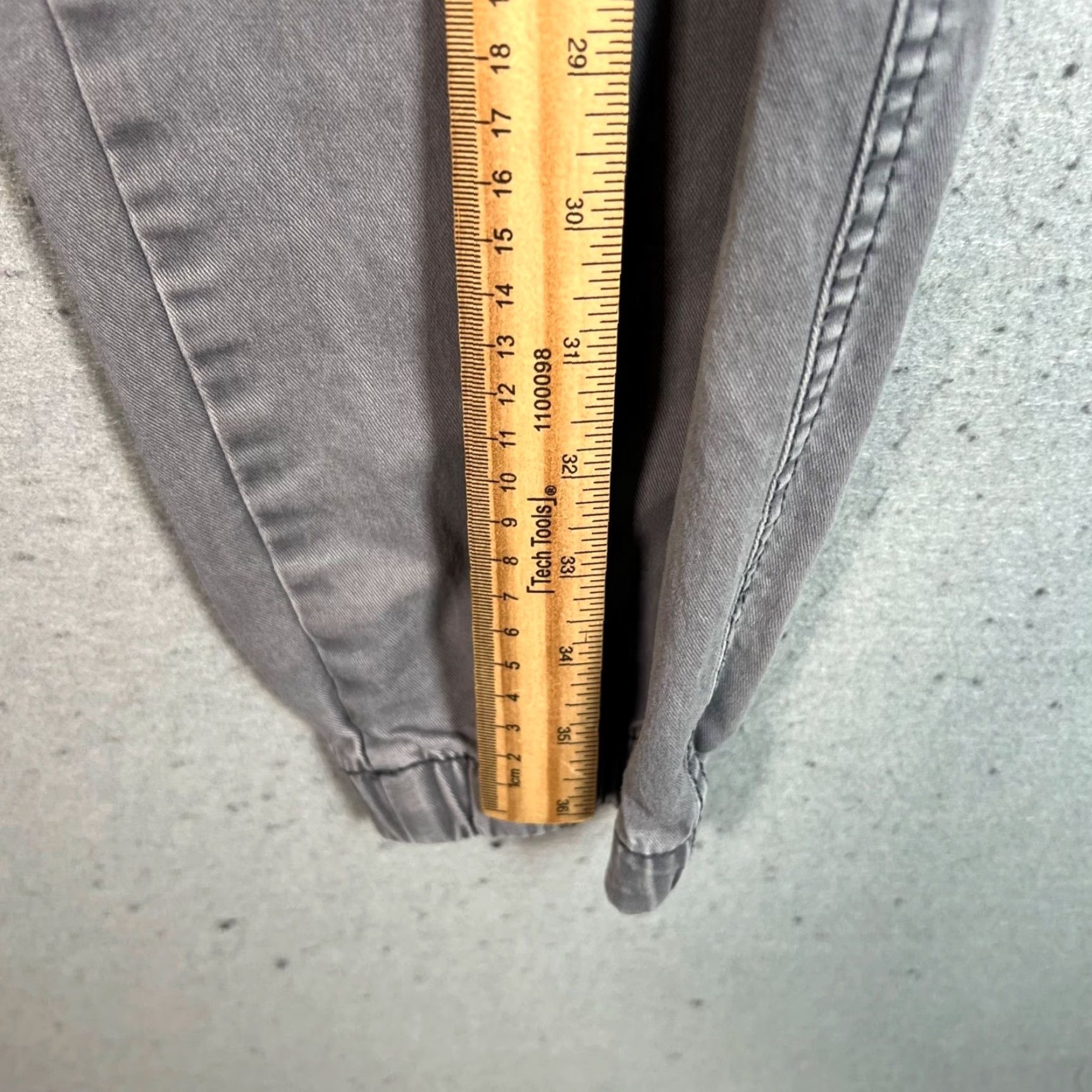 Gap Gap Jogger Pants Mens Size M Essential Gray Cotton Blend Drawstring Activewear Tapered Inseam 29" Elastic Waist Casual Size US 31 - 7 Thumbnail