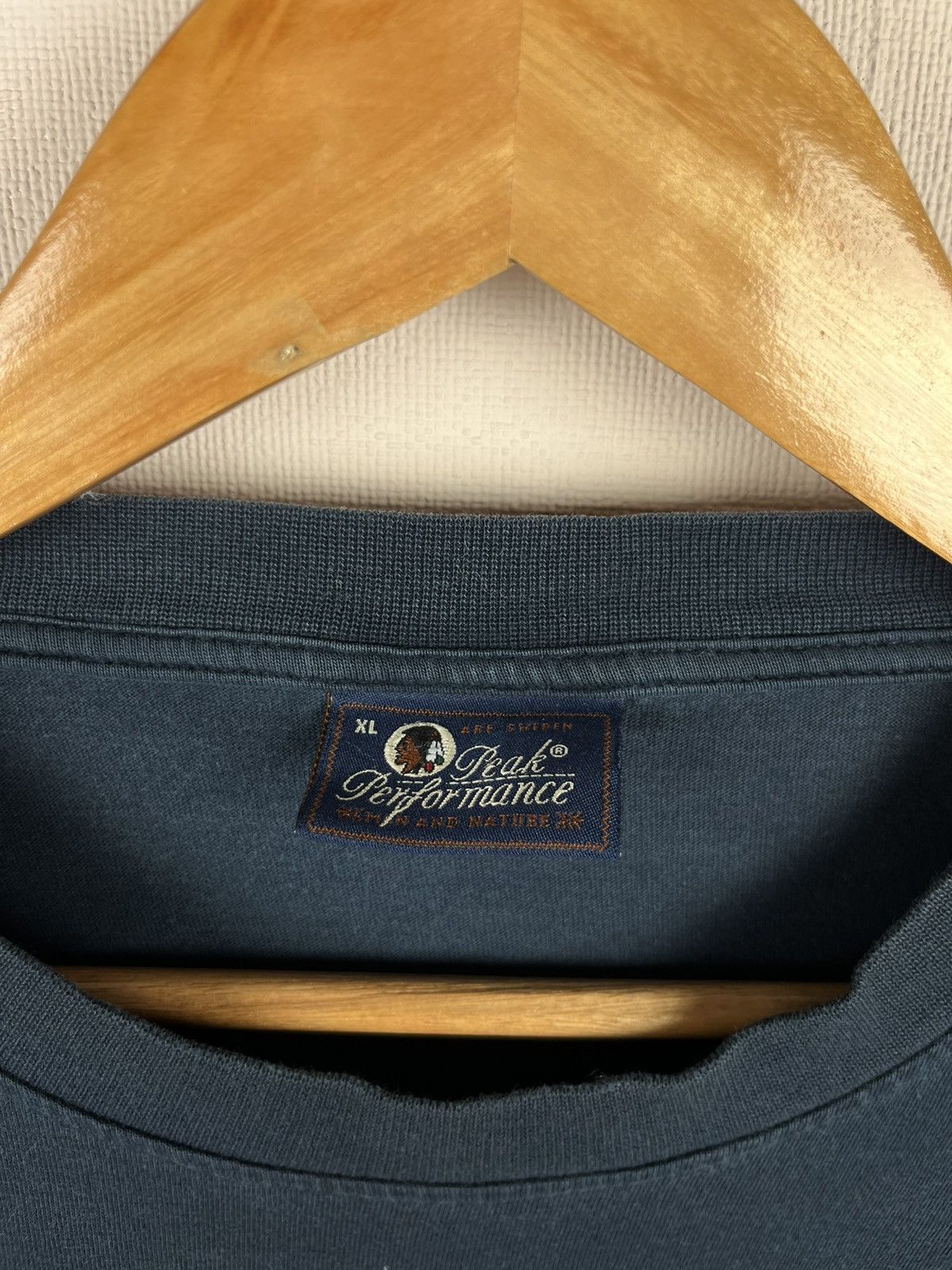 Peak Performance Peak Performance Mens XL T-Shirt Blue Long Sleeve Big Logo Size US XL / EU 56 / 4 - 7 Thumbnail