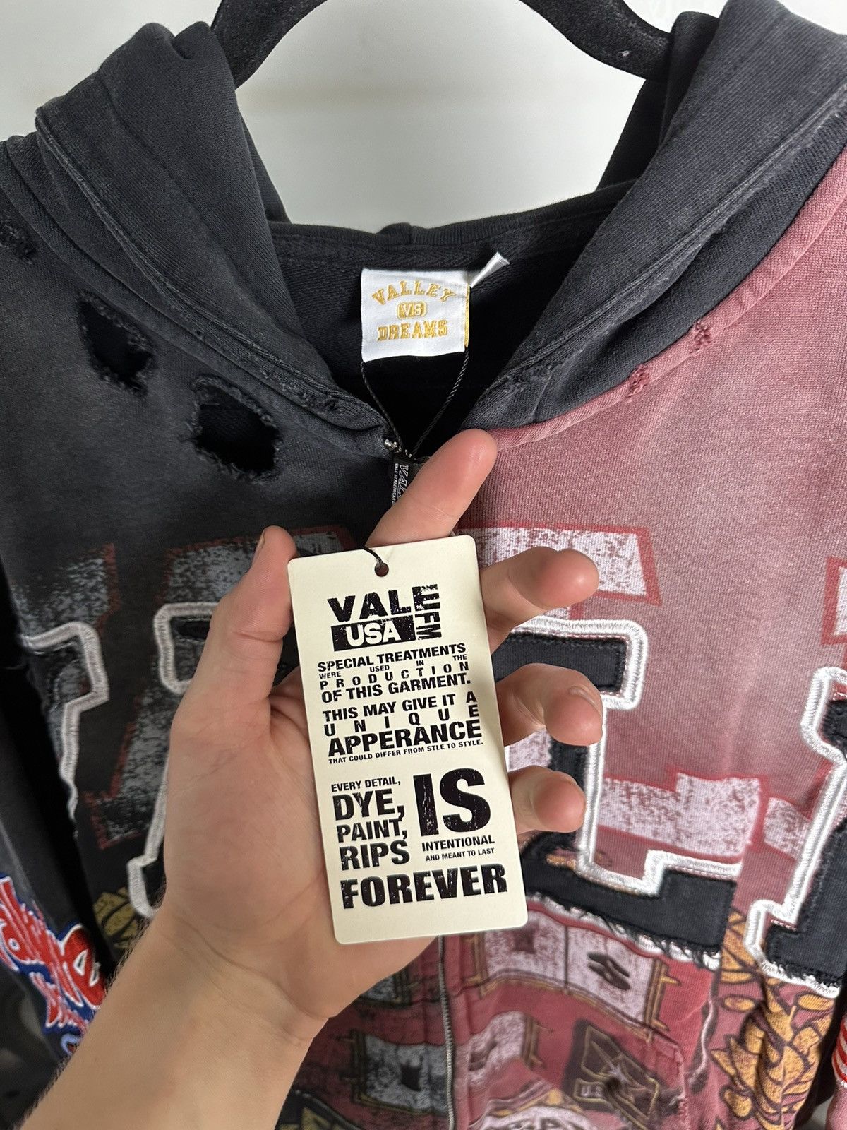 Vale Vale Forever Two Face Zip Up Hoodie 'Black/Red' Size US L / EU 52-54 / 3 - 4 Thumbnail