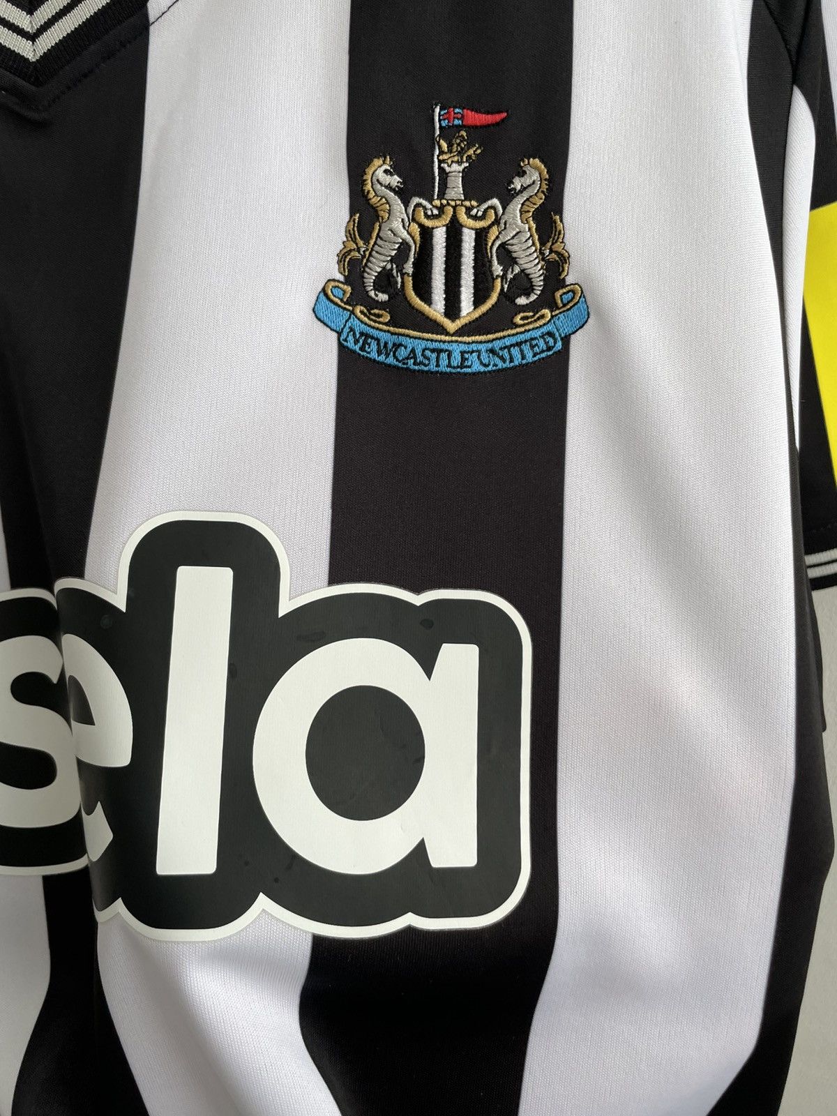 Castore Newcastle United 2023 2024 Home Football Shirt Soccer Jersey Size US L / EU 52-54 / 3 - 9 Thumbnail
