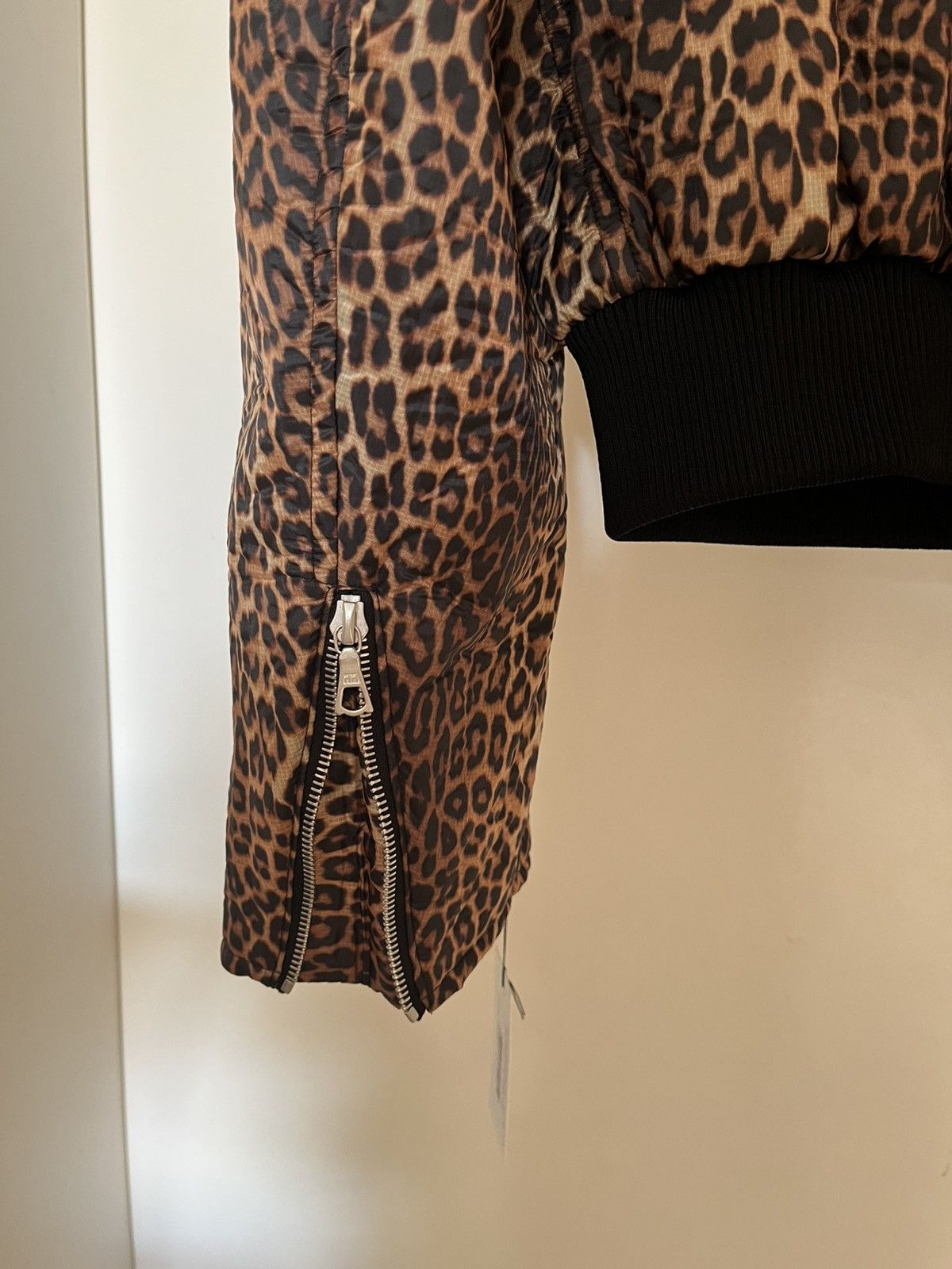 Dries Van Noten Dries Van noten leo leopard puffer bomber jacket size M Size US M / EU 48-50 / 2 - 6 Thumbnail
