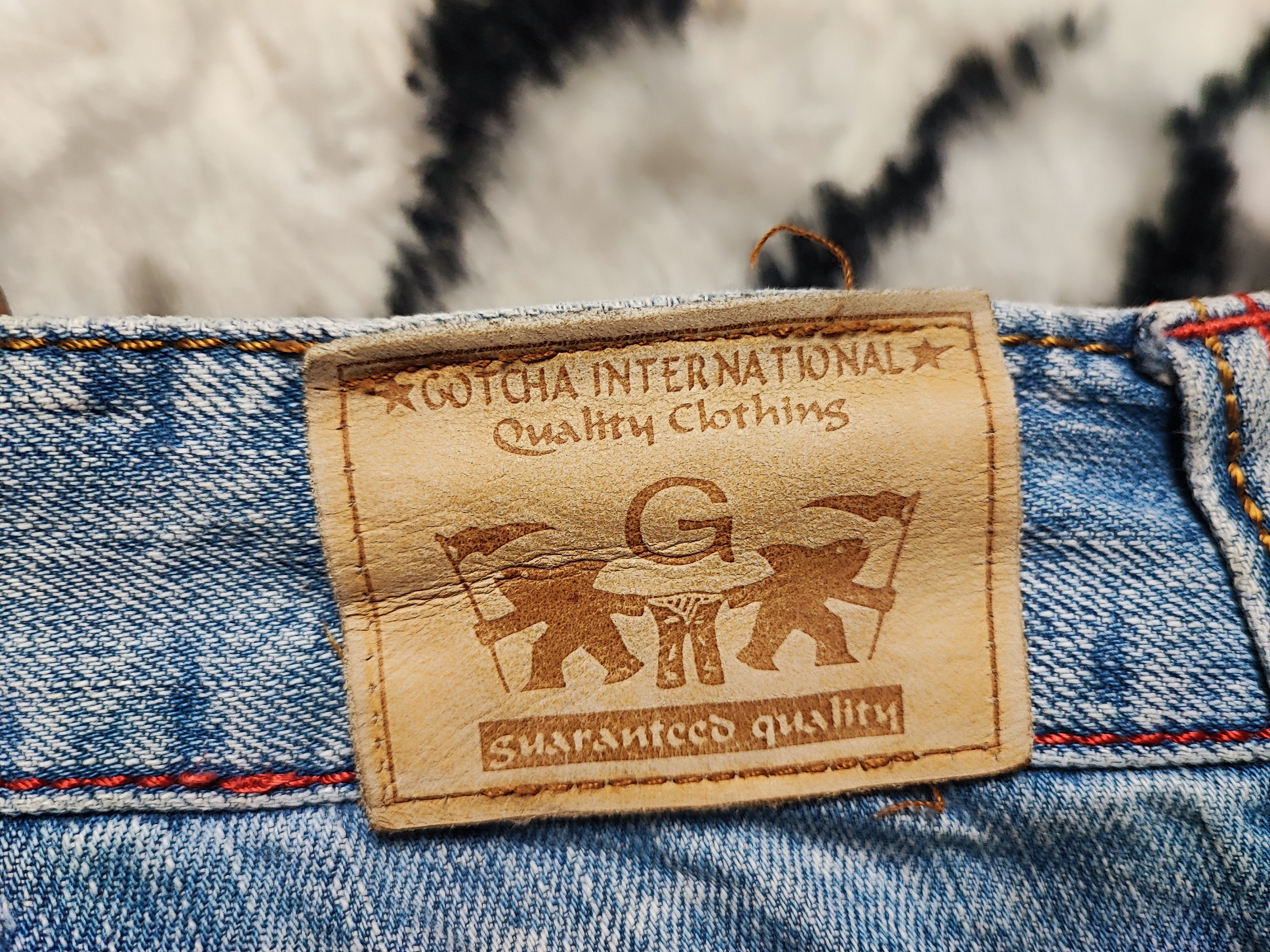 Gotcha Gotcha relaxed fit light wash denim jeans distressed patches Size US 32 / EU 48 - 14 Thumbnail
