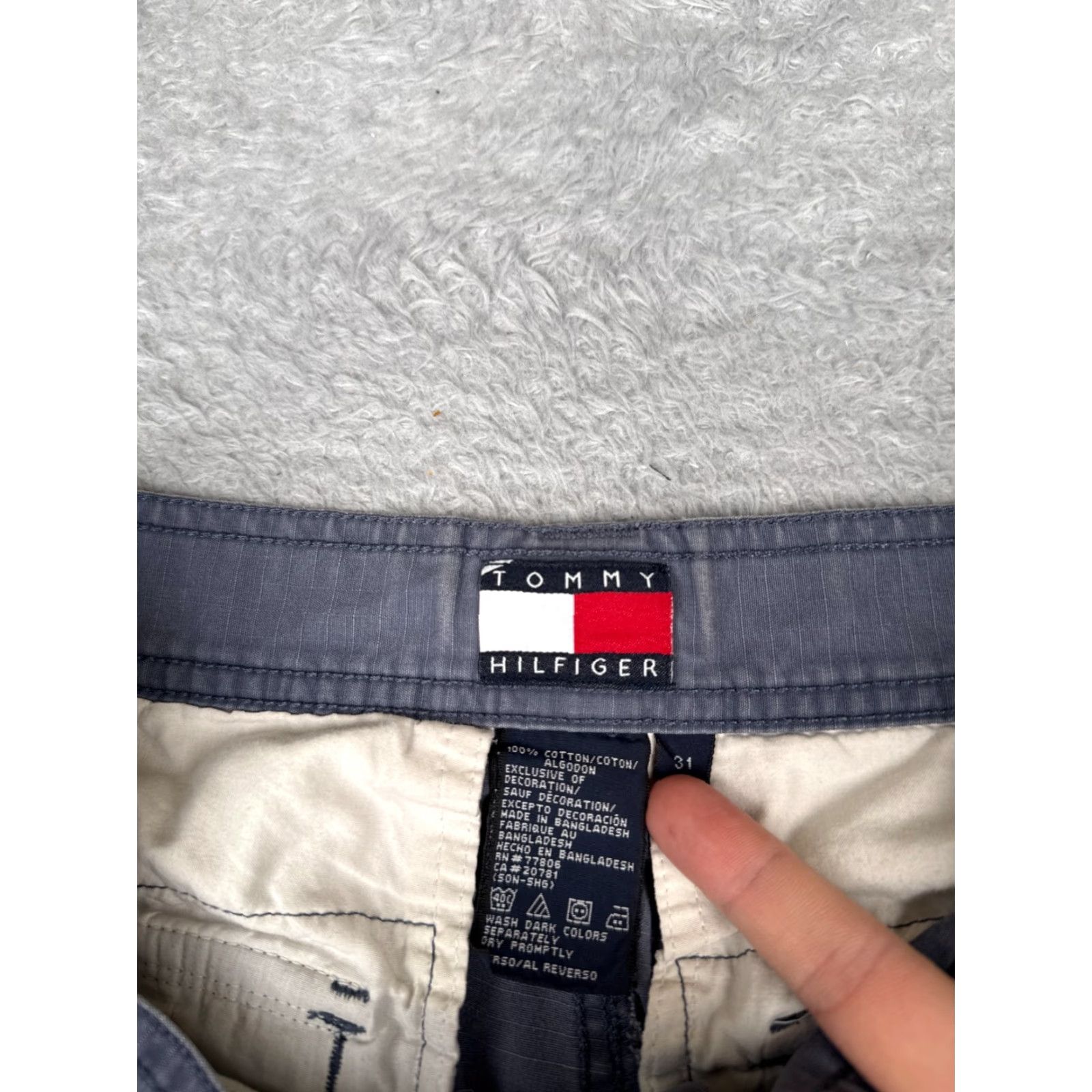 Tommy Hilfiger VINTAGE Tommy Hilfiger Cargo Shorts Men 31 Blue Cotton Rip-Stop 10 Inseam Casual Workwear 90s? Size US 31 - 7 Thumbnail