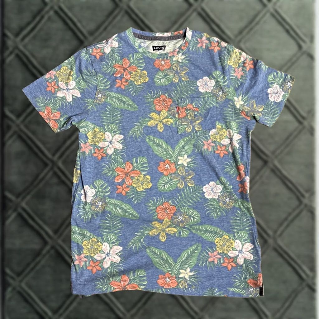 Levi's Levi's T-Shirt Blue Floral Crew Neck Short Sleeve Pocket Logo - Women Size S Regular Knit Cotton Tropical Braided? Size S / US 4 / IT 40 - 1 Thumbnail