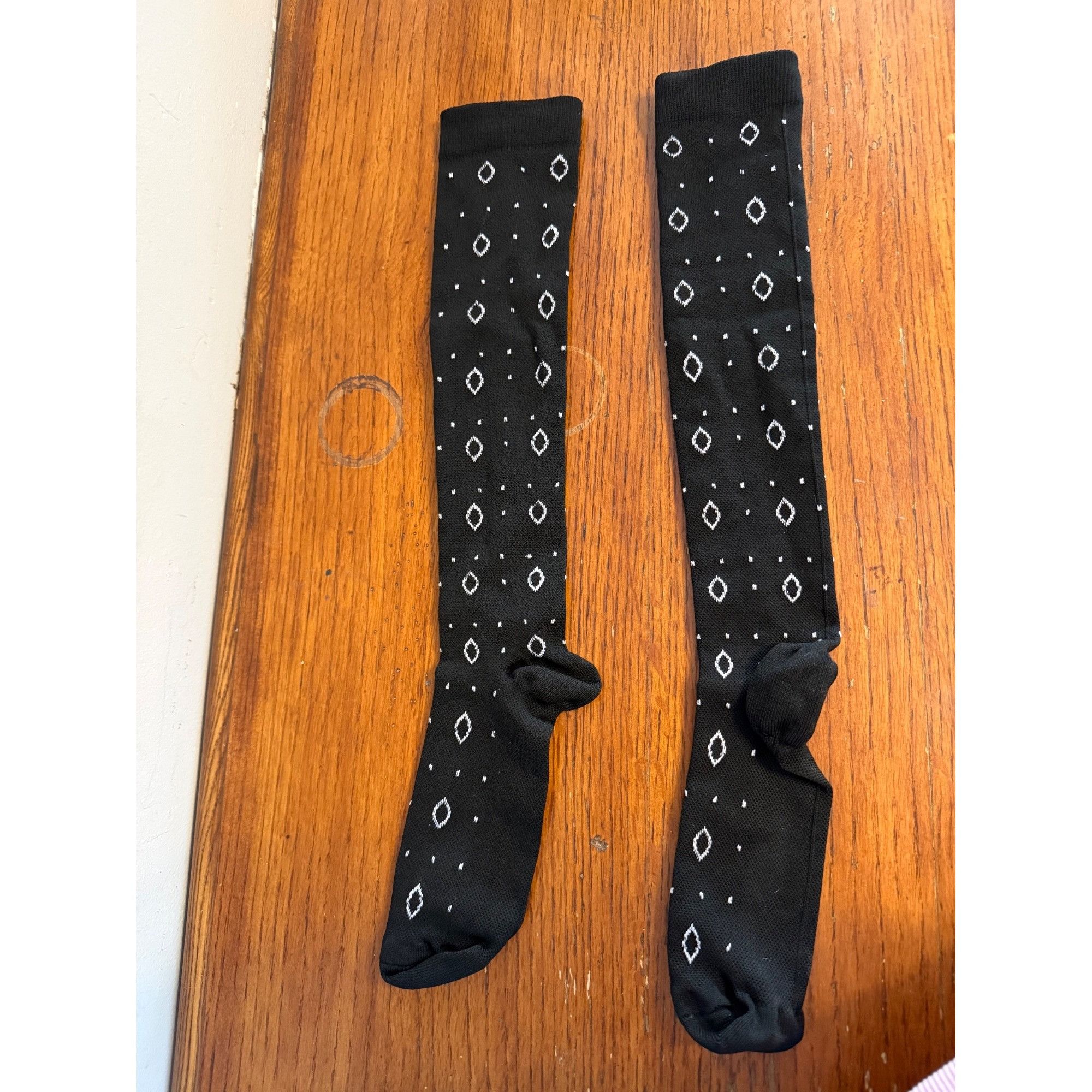 Other Black & White Diamond Pattern Knee-High Compression Socks Fo Size ONE SIZE - 2 Thumbnail