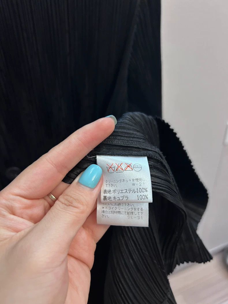 Issey Miyake Issey Miyake Black diamond-patterned pleated mainline coat Size M / US 6-8 / IT 42-44 - 6 Thumbnail