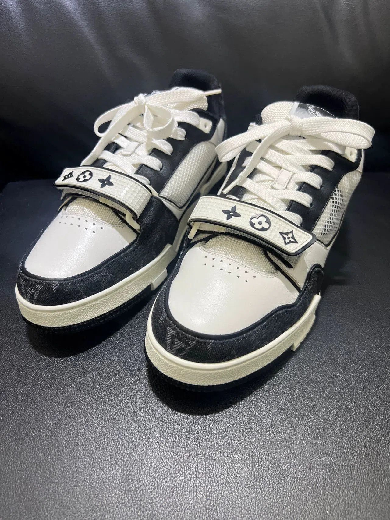 Louis Vuitton Louis Vuitton Trainer Black White. Size US 8 / EU 41 - 1 Thumbnail