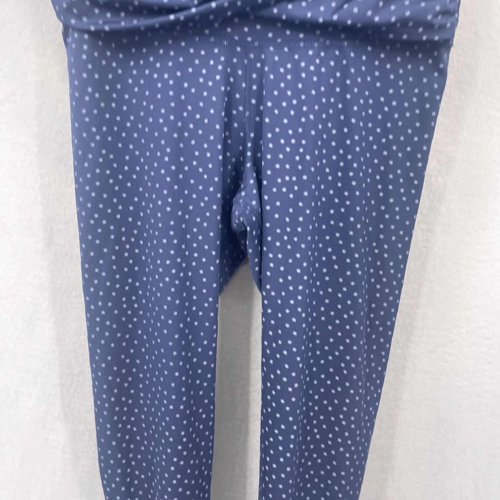 Nike Nike Yoga Pants Womens Large Blue Polka Dot Stretch Athleisure Yoga Dots Twist 7/8 Pants Mens, Womens, Girls, Boys (adjusted) Size 36" / US 14 / IT 50 - 5 Thumbnail