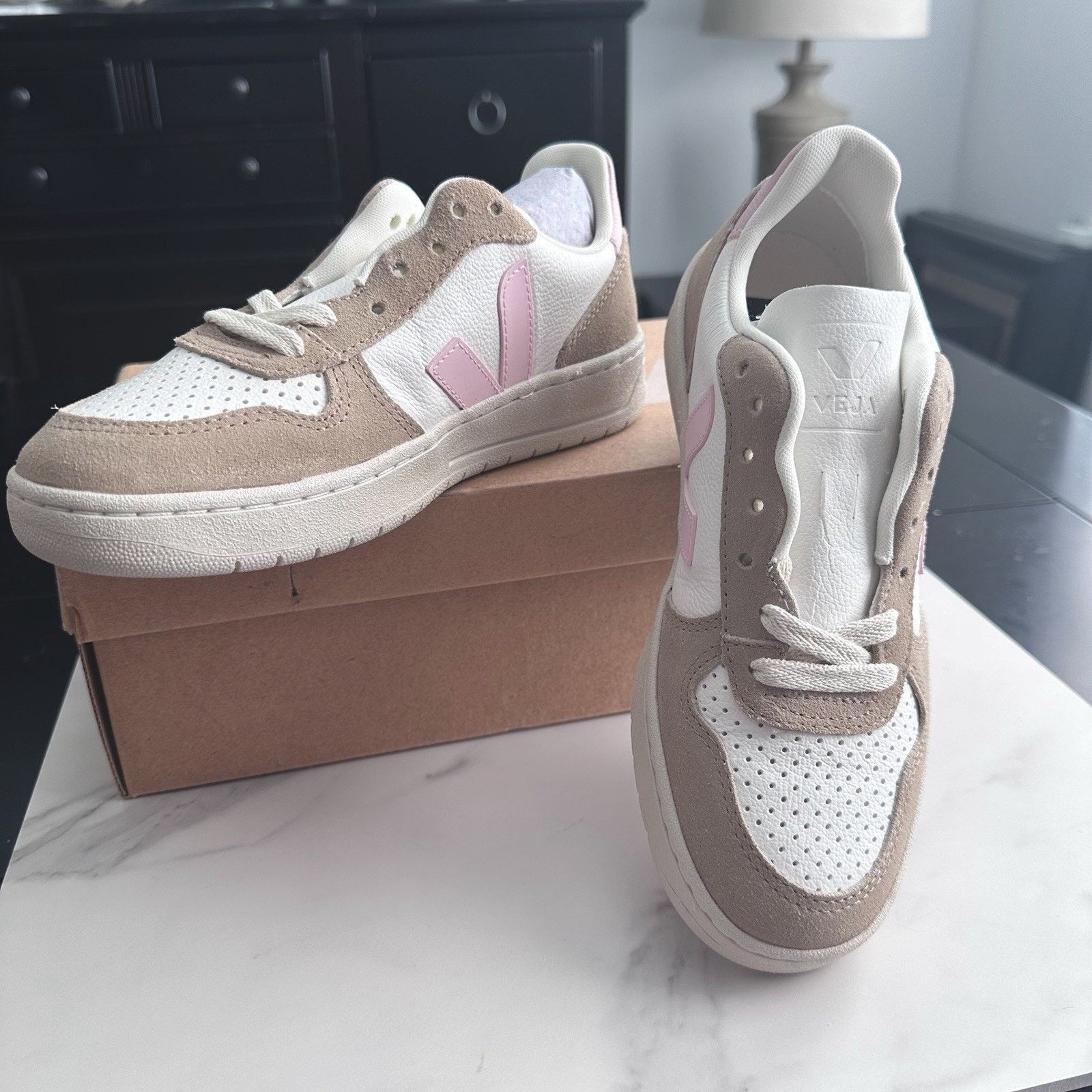 Veja Veja Women's V10 Chromefree White Sahara $160 US 5 EU 36 Size US 5 / IT 35 - 2 Thumbnail