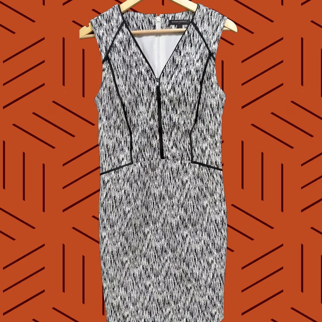 Banana Republic Banana Republic Black White Sleeveless Knit Dress V-Neck Knee Length 6 Women's Cotton Spandex Stretch Dress, Business Casual, Spring Summer Size M / US 6-8 / IT 42-44 - 1 Thumbnail